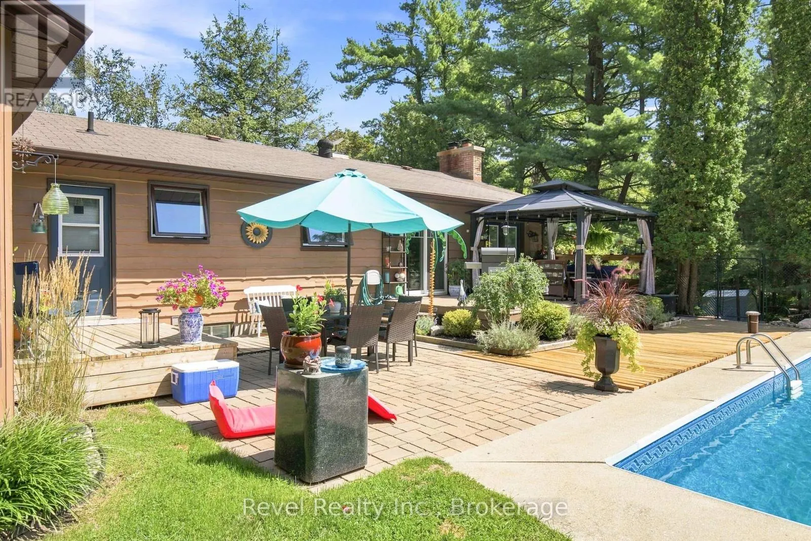 20 THE PINES LANE