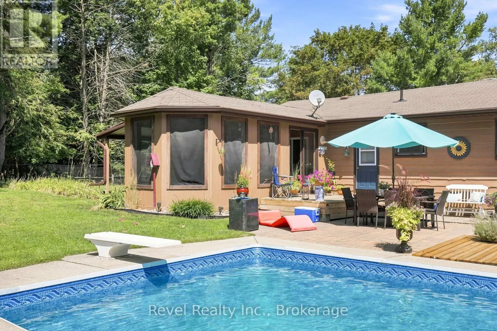 20 THE PINES LANE