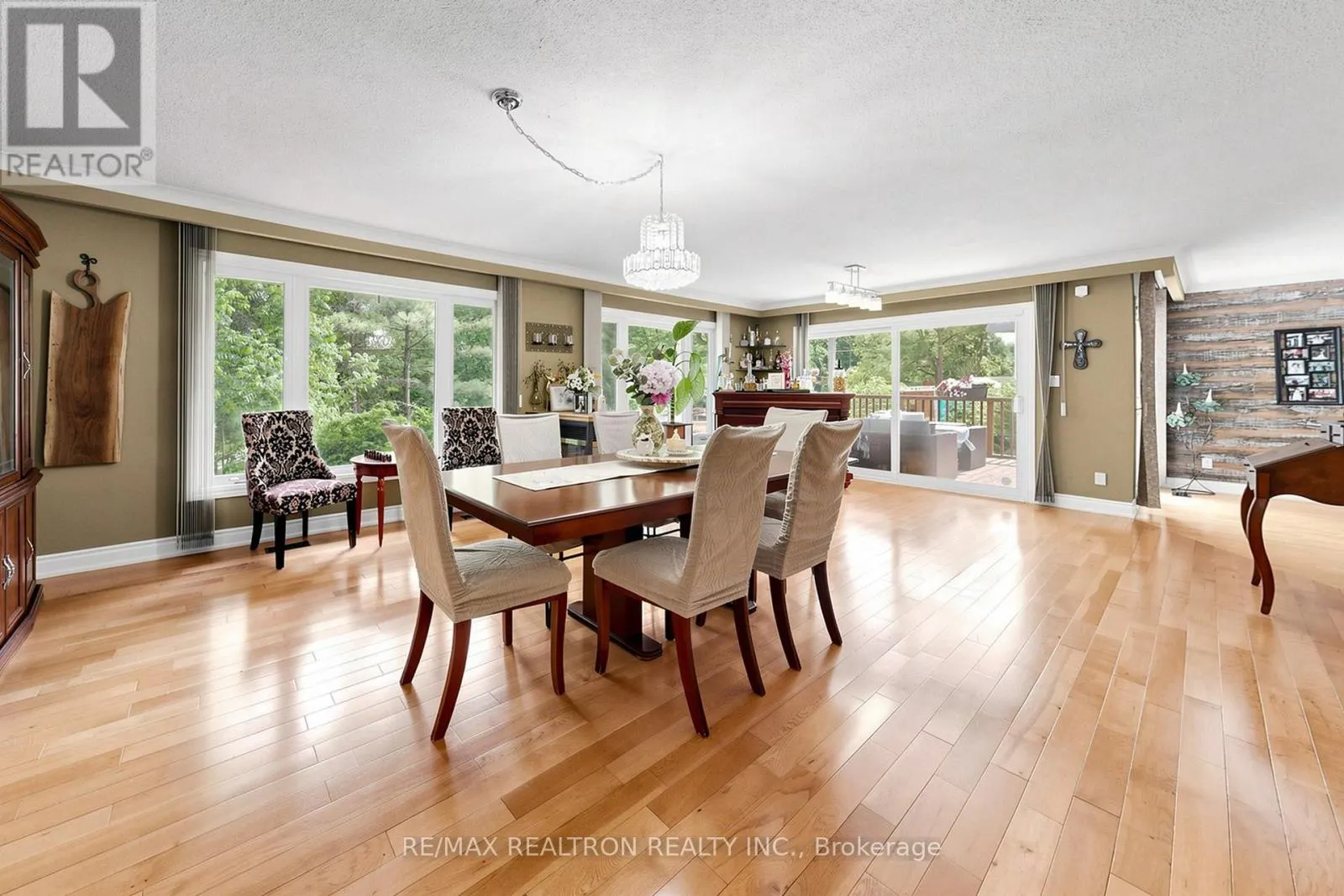 250 KINGSCROSS DRIVE