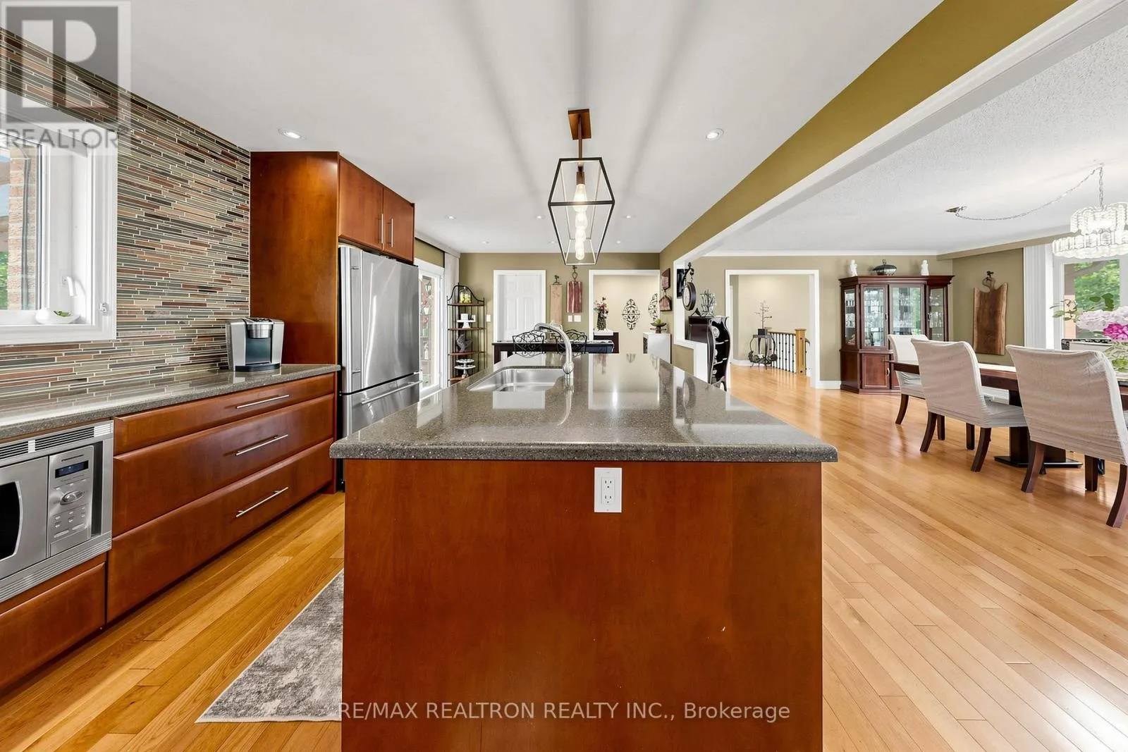 250 KINGSCROSS DRIVE