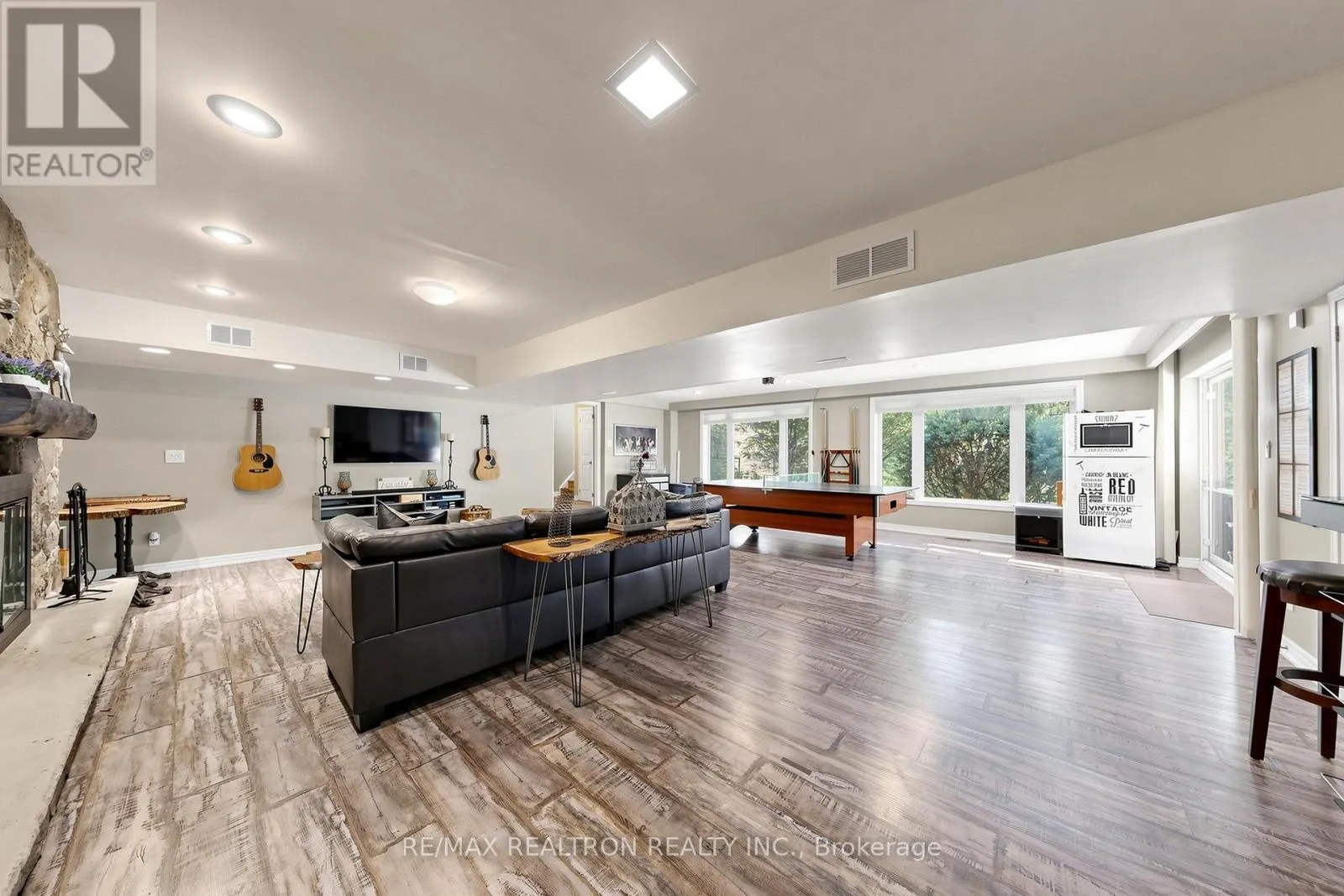 250 KINGSCROSS DRIVE