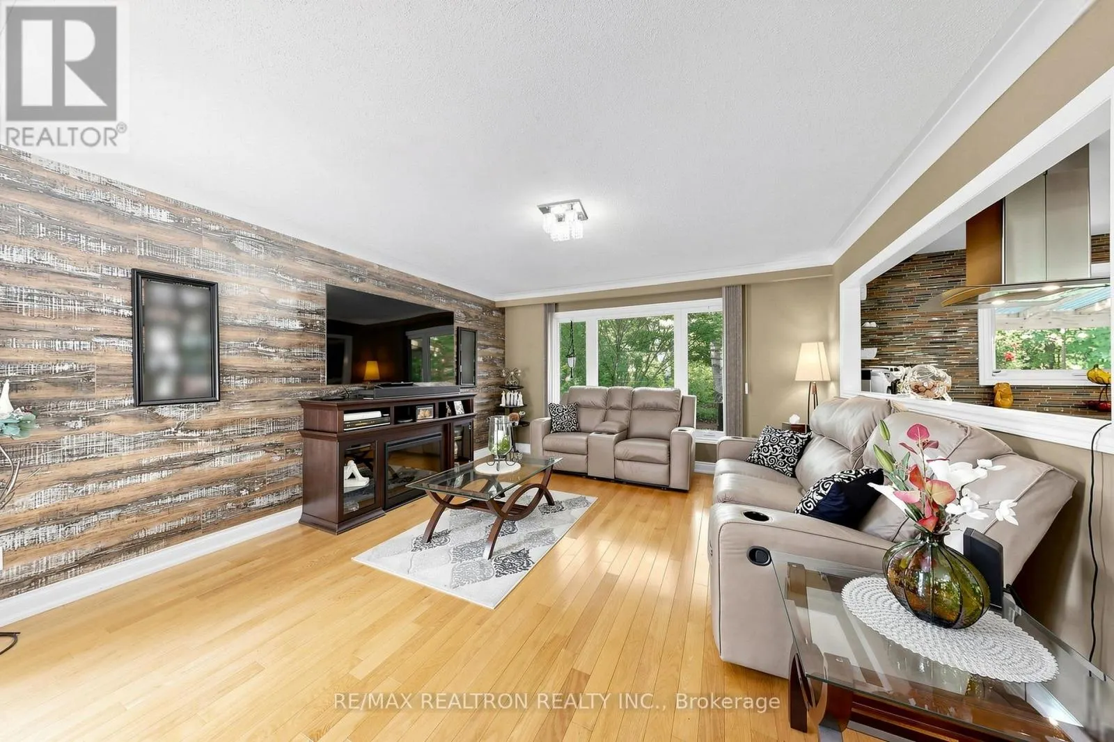 250 KINGSCROSS DRIVE