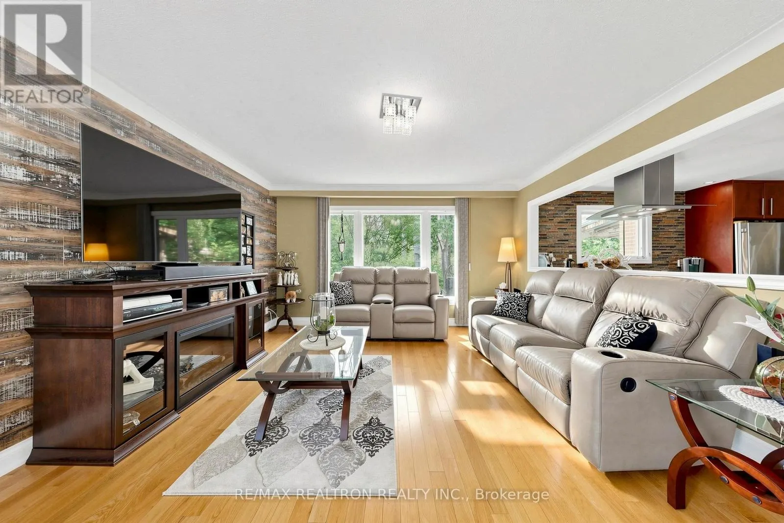250 KINGSCROSS DRIVE