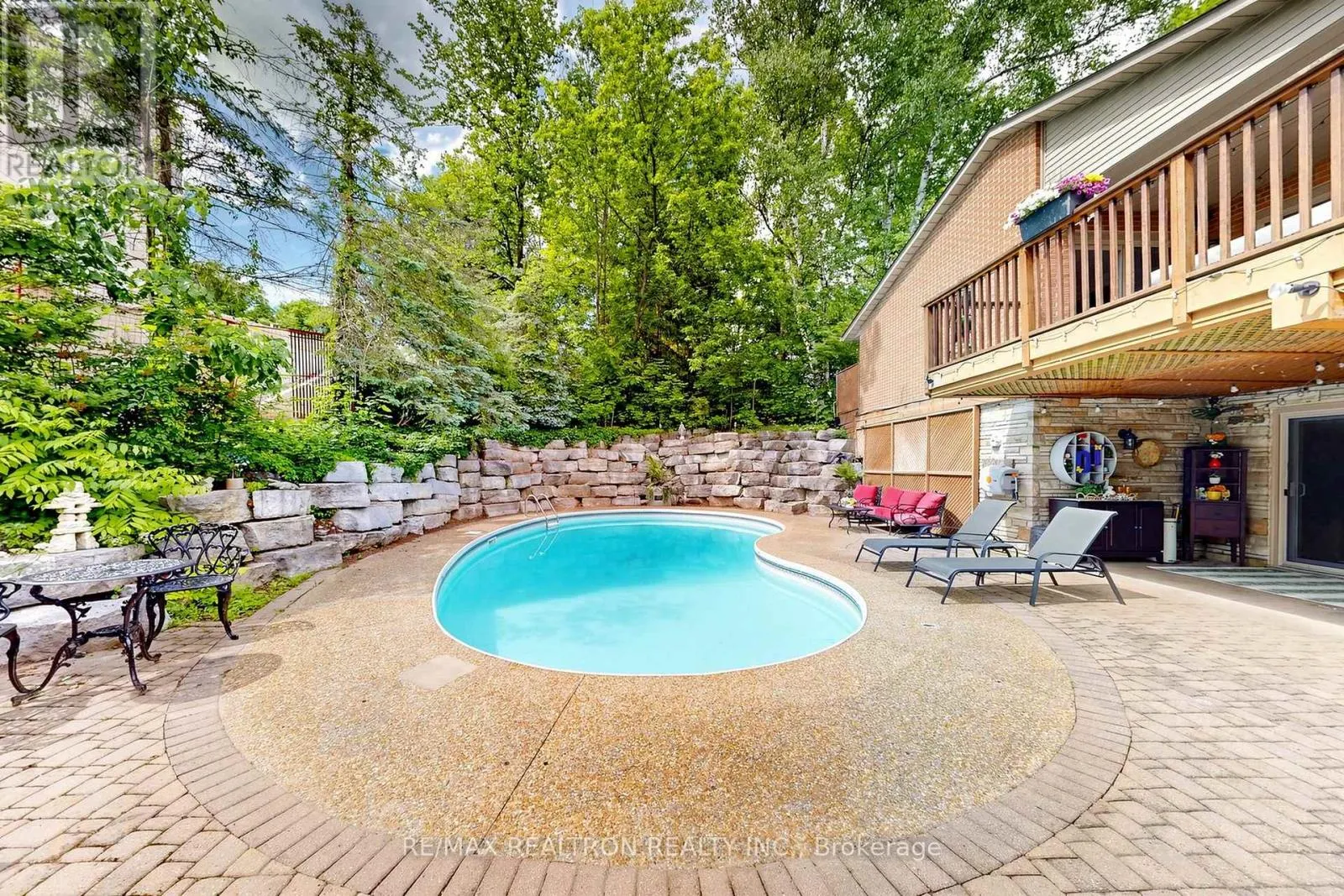 250 KINGSCROSS DRIVE