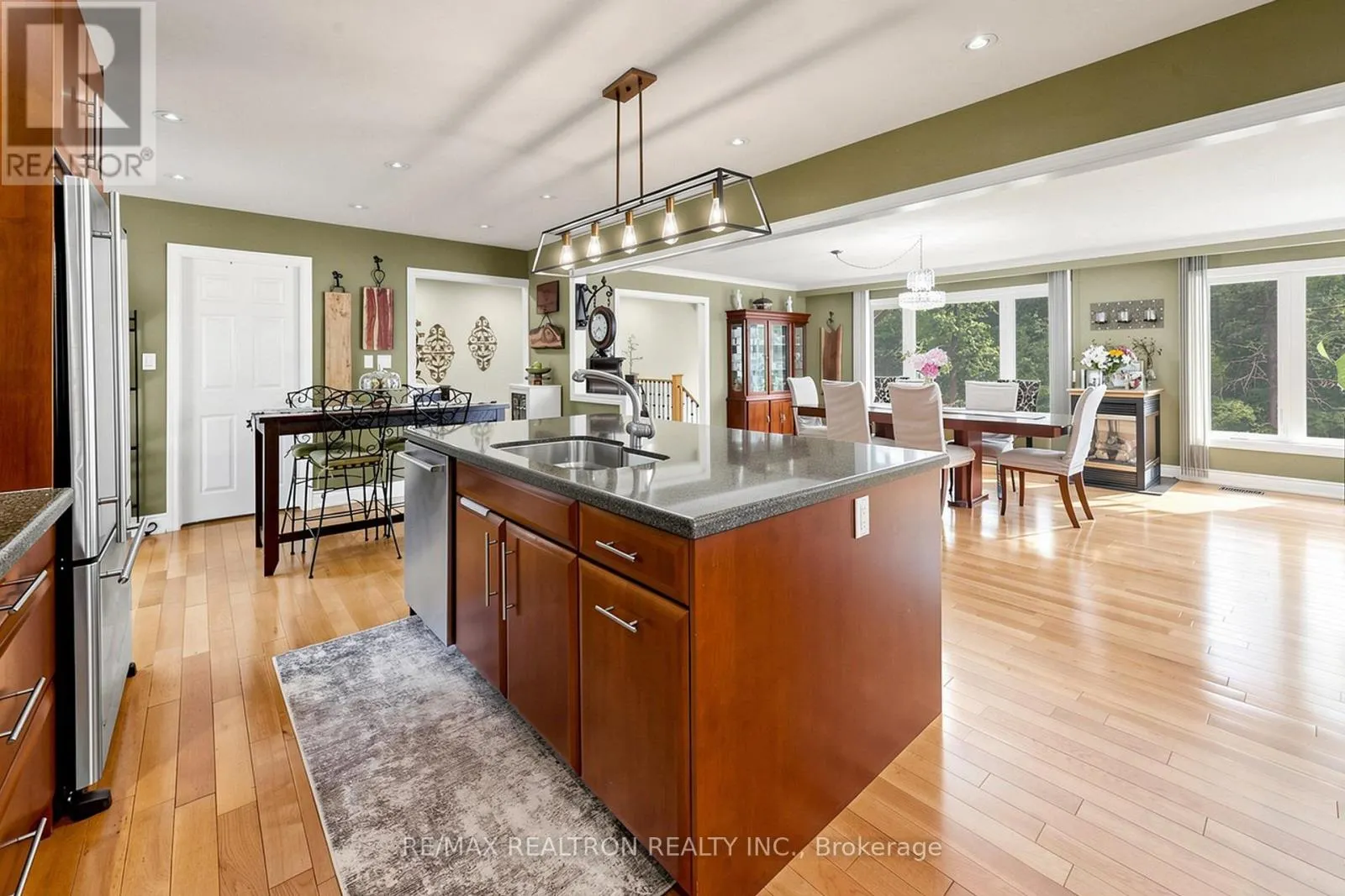 250 KINGSCROSS DRIVE