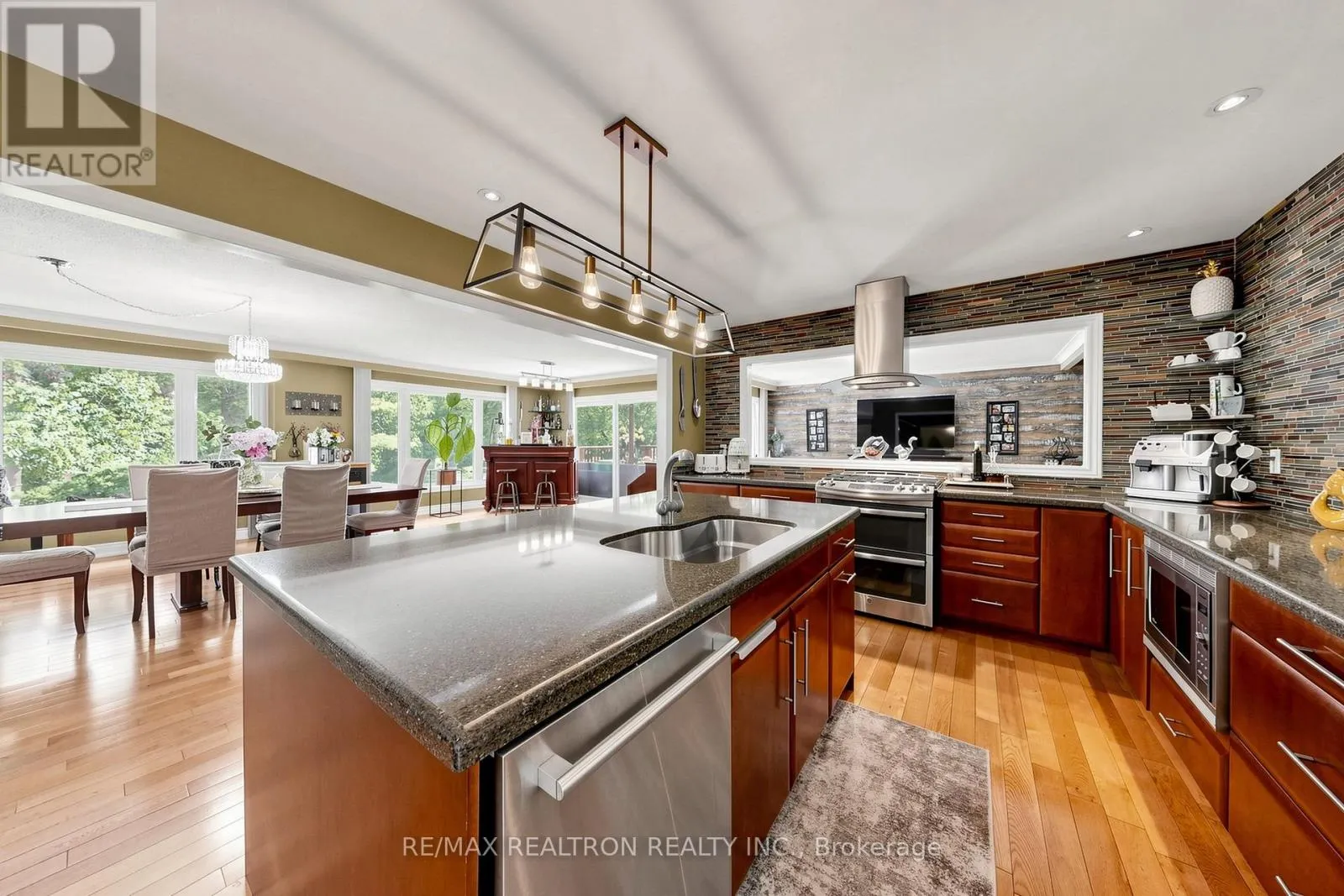 250 KINGSCROSS DRIVE