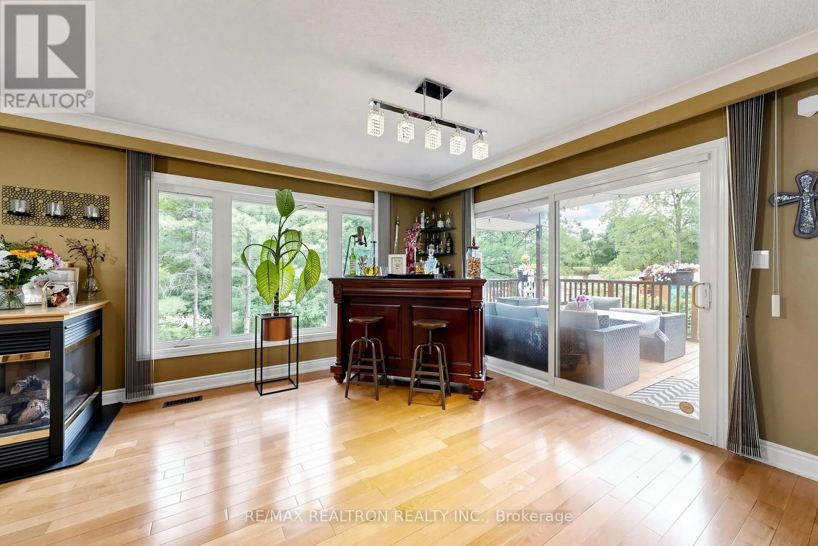 250 KINGSCROSS DRIVE
