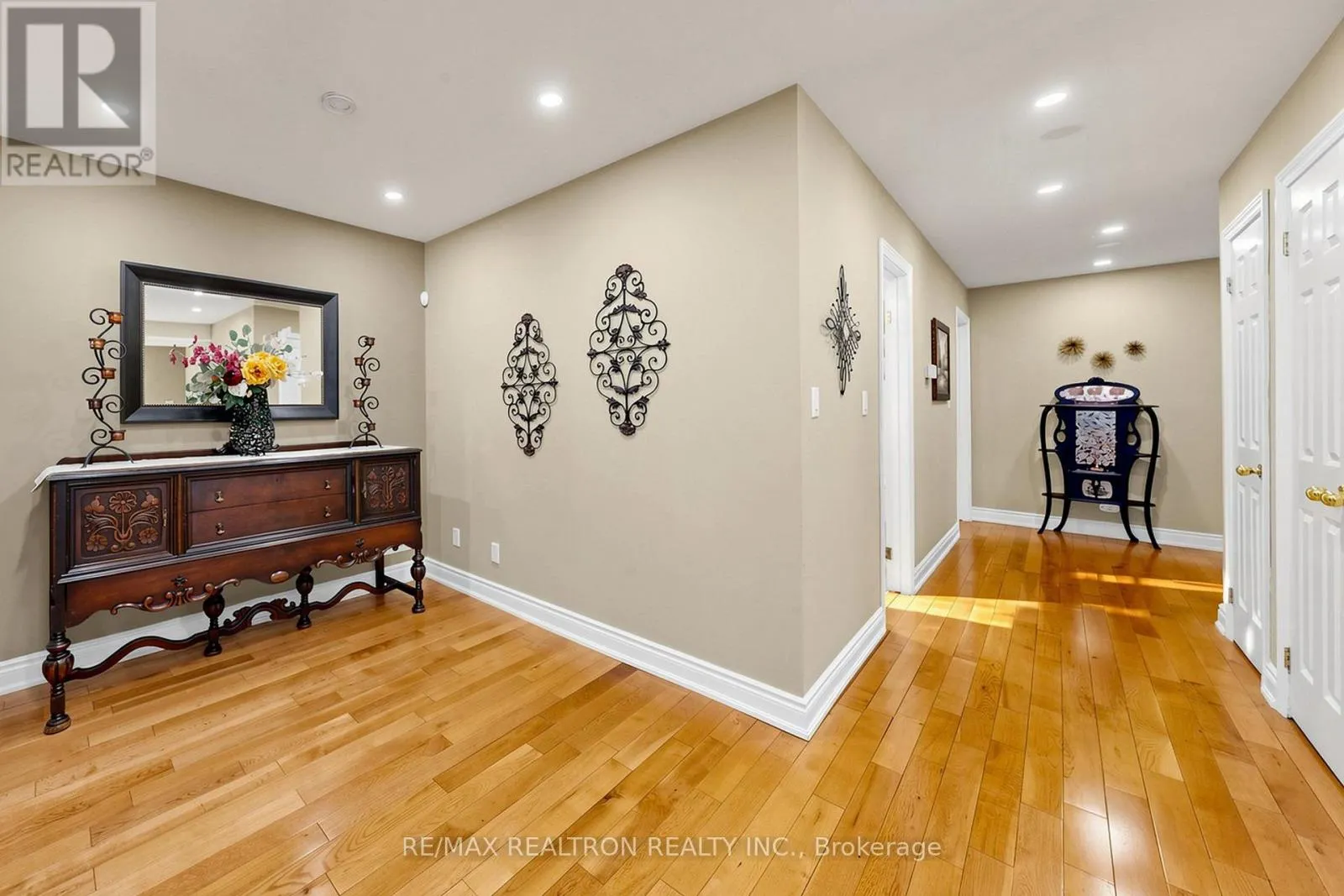 250 KINGSCROSS DRIVE