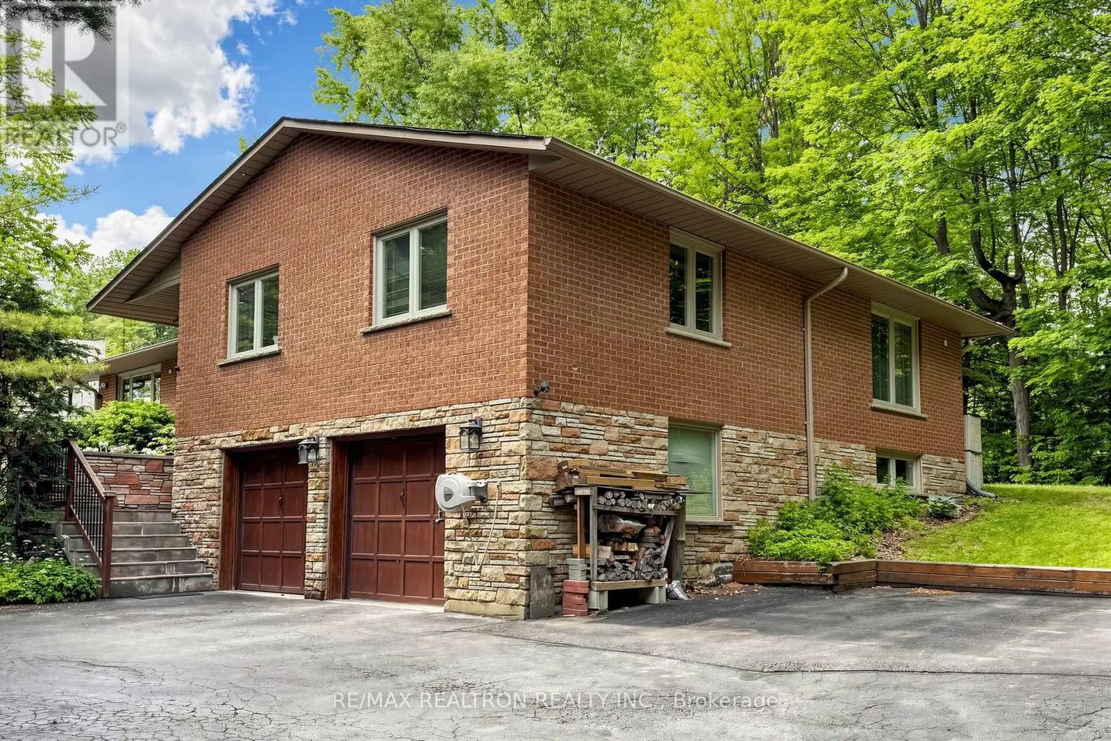 250 KINGSCROSS DRIVE