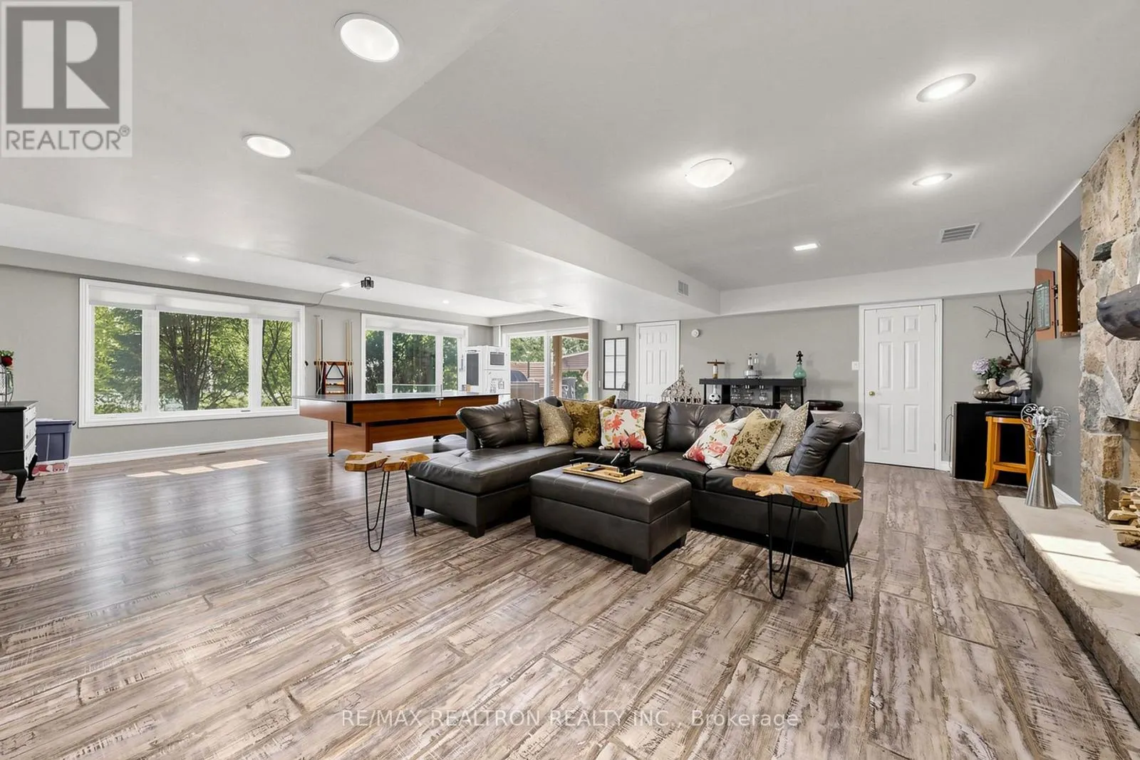 250 KINGSCROSS DRIVE