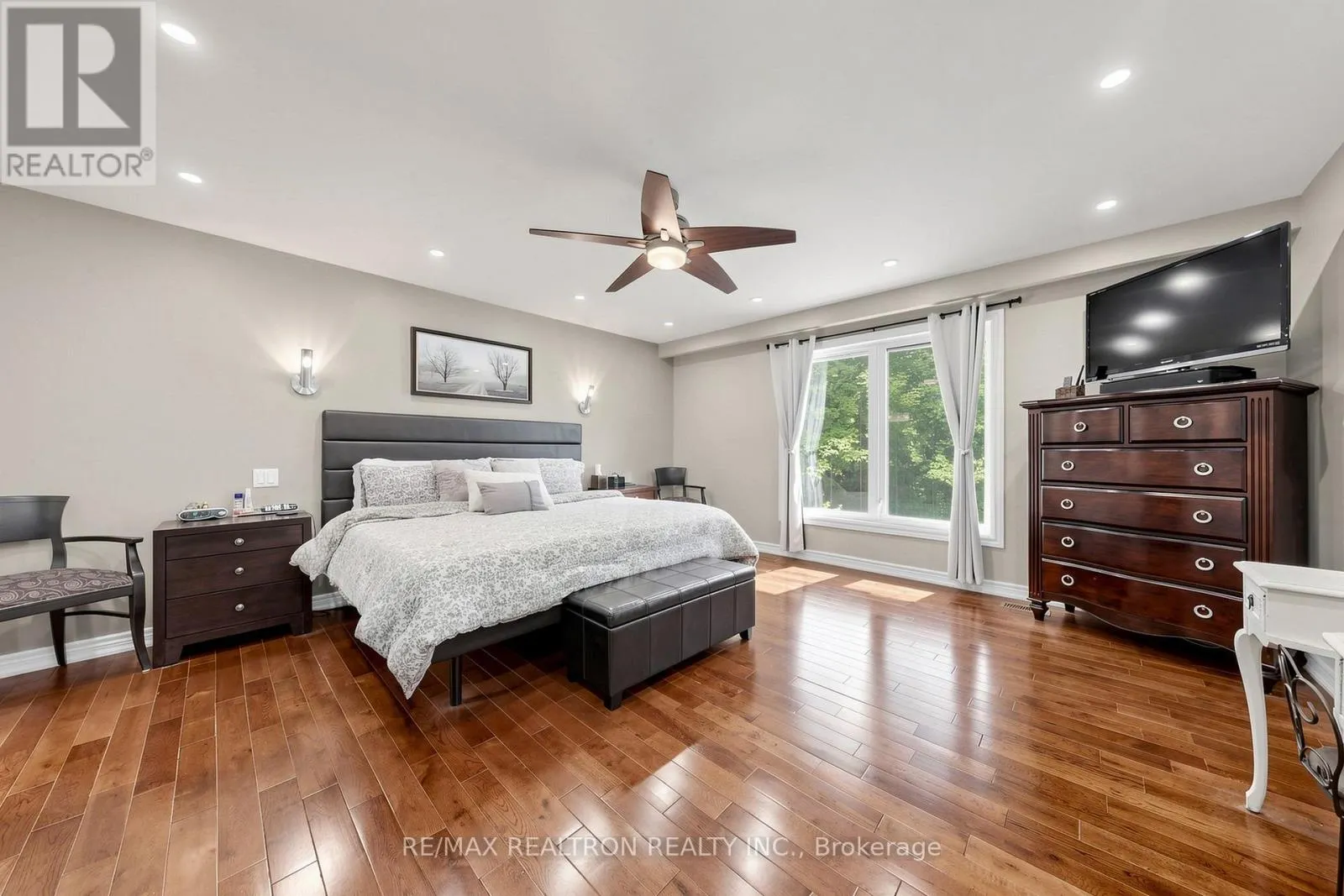 250 KINGSCROSS DRIVE
