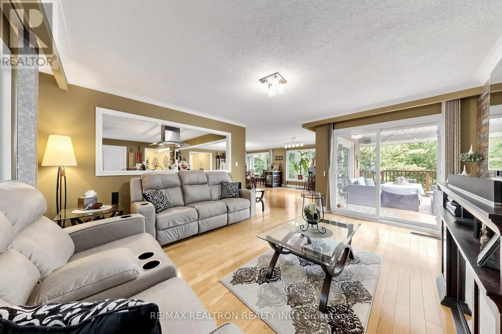 250 KINGSCROSS DRIVE