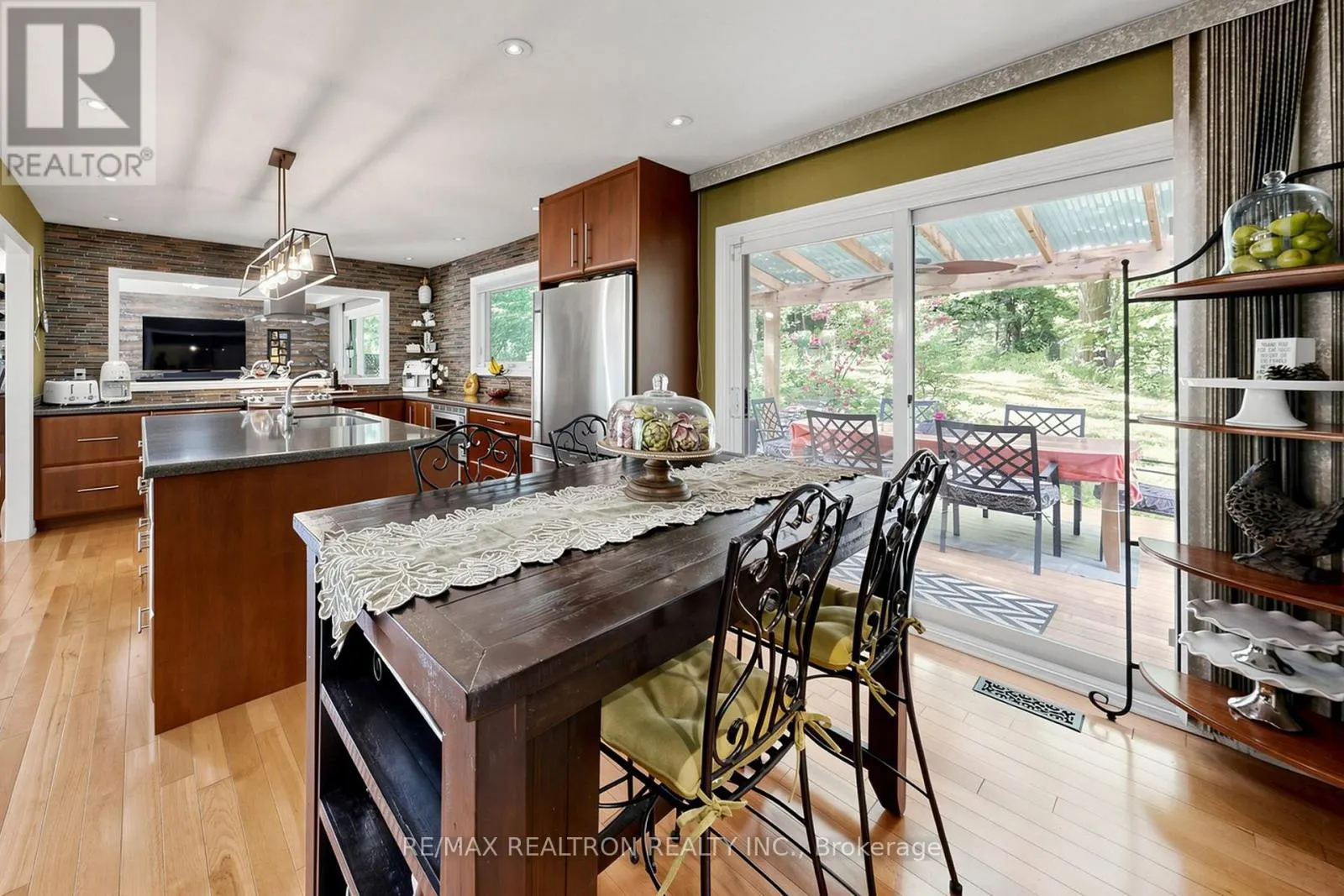 250 KINGSCROSS DRIVE