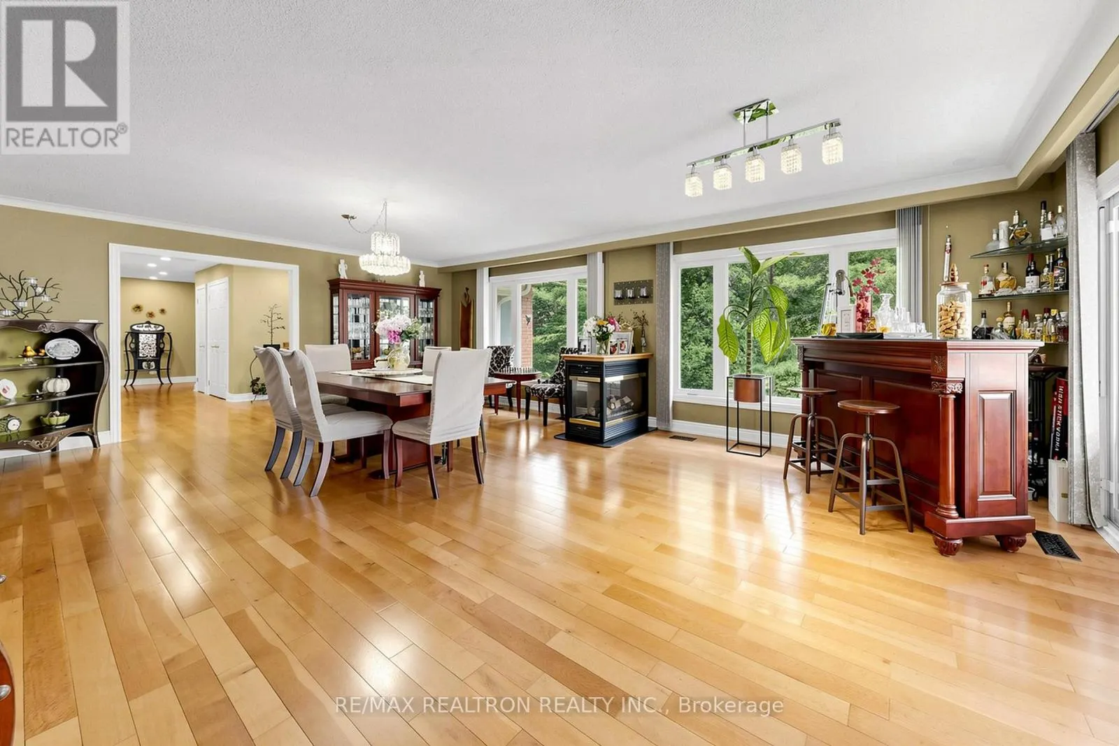 250 KINGSCROSS DRIVE