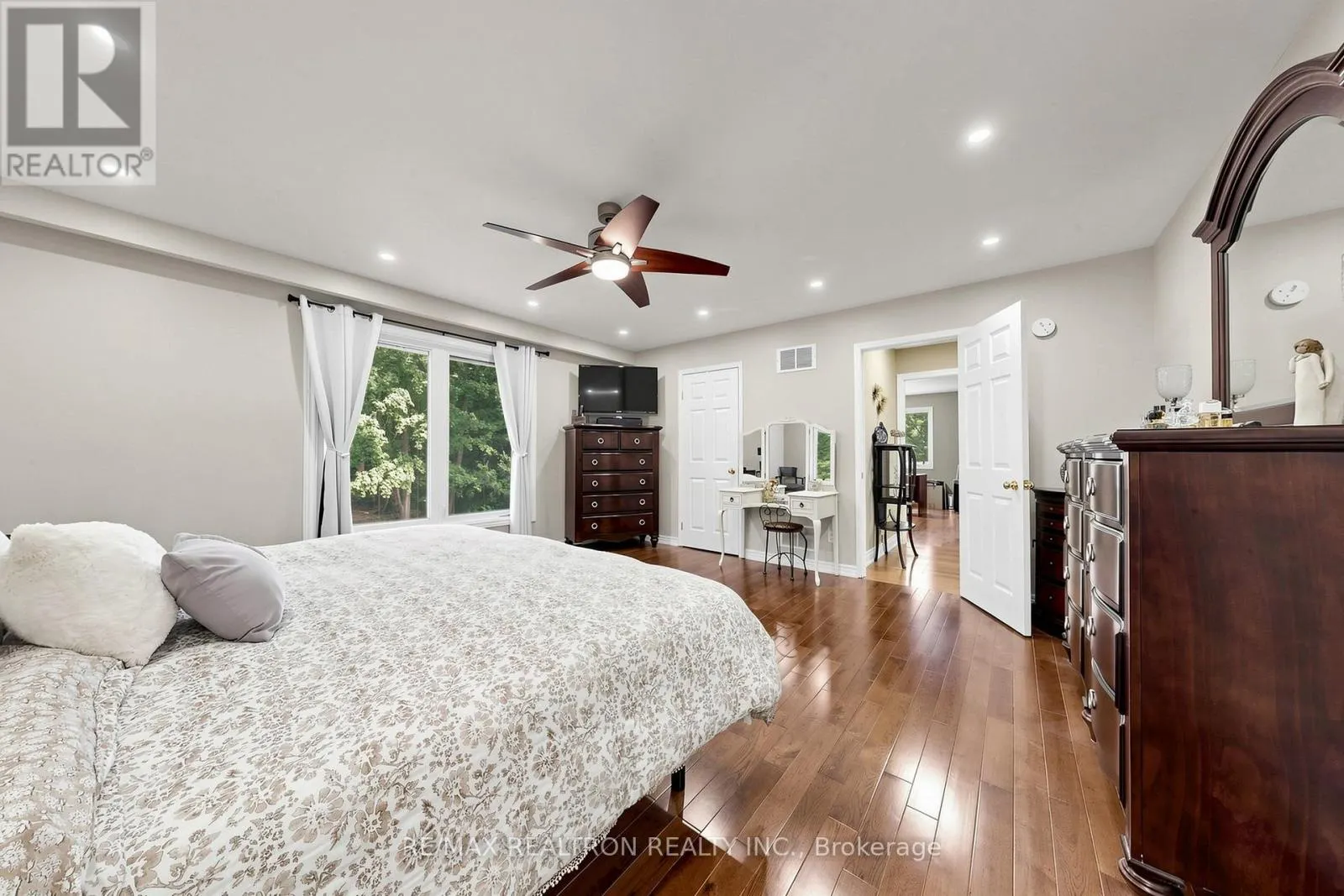 250 KINGSCROSS DRIVE