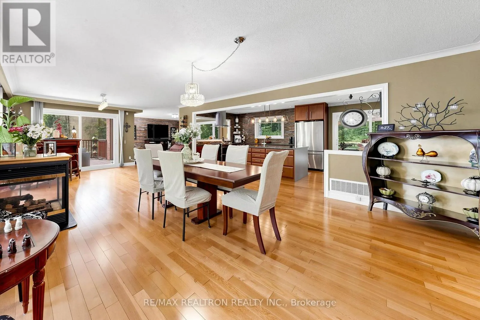 250 KINGSCROSS DRIVE