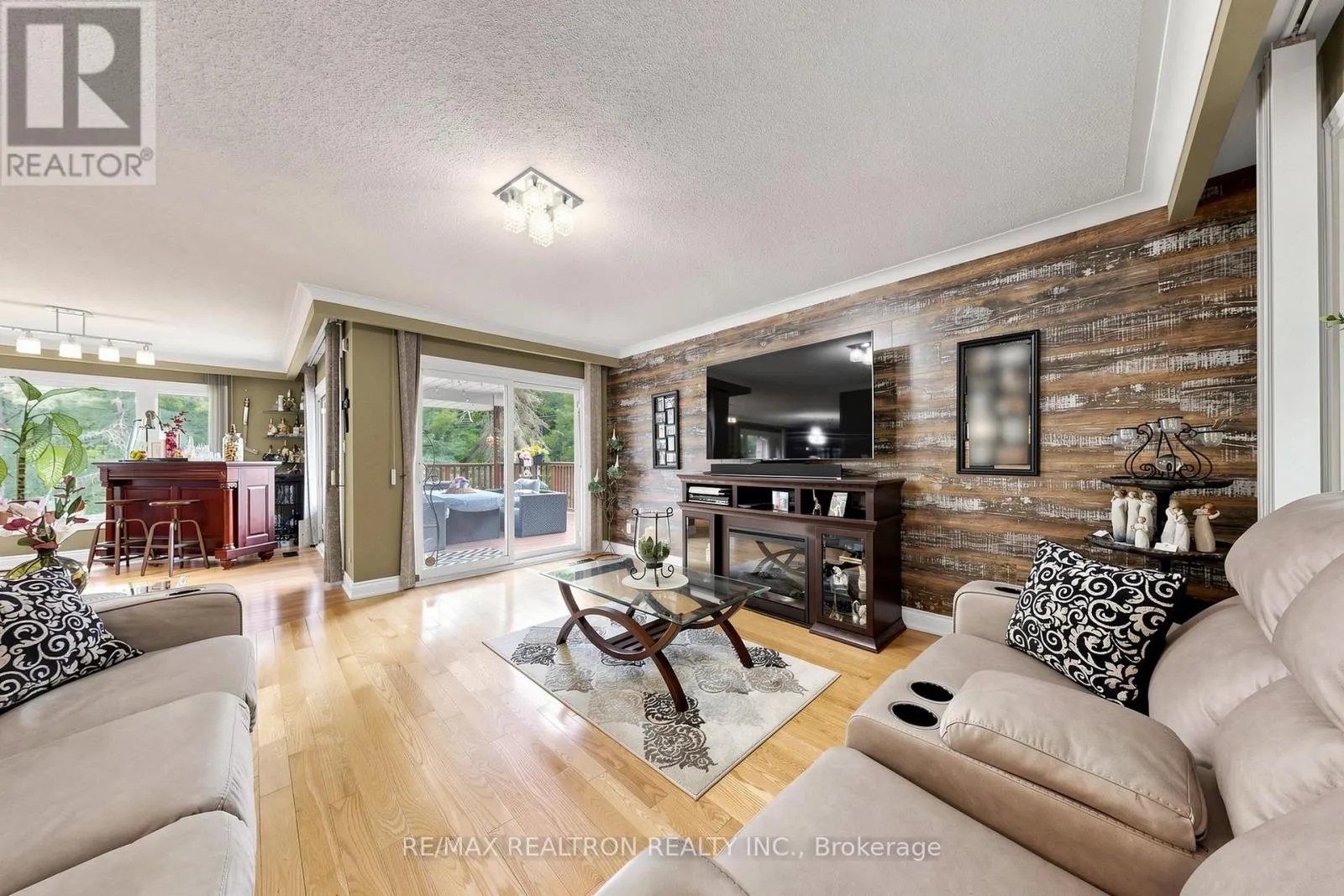 250 KINGSCROSS DRIVE