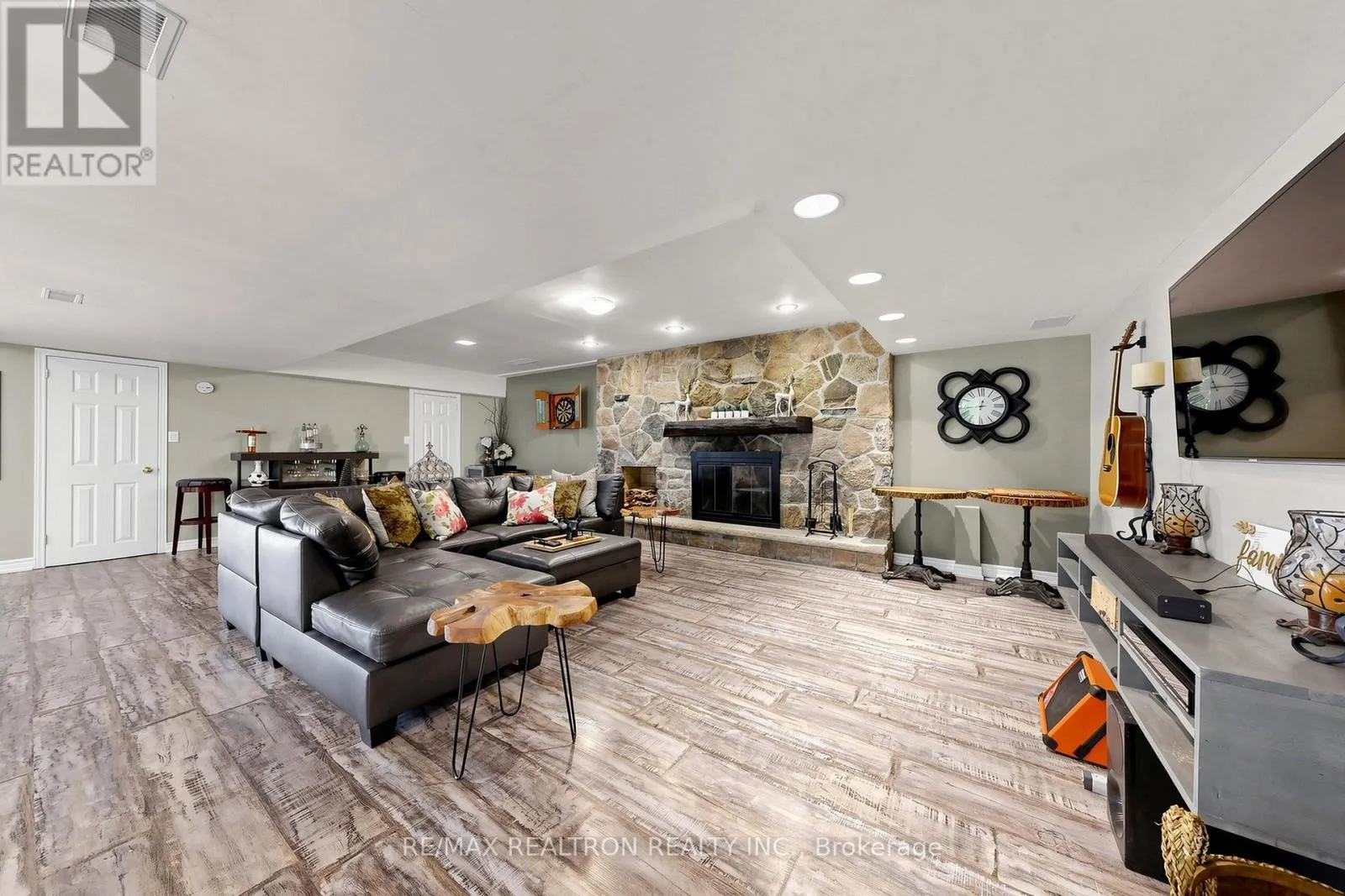 250 KINGSCROSS DRIVE