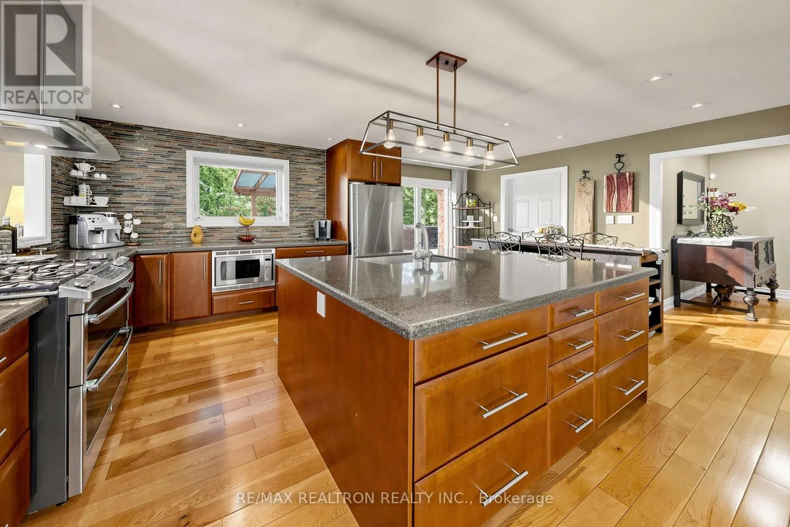 250 KINGSCROSS DRIVE