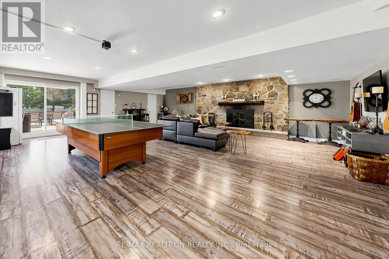 250 KINGSCROSS DRIVE