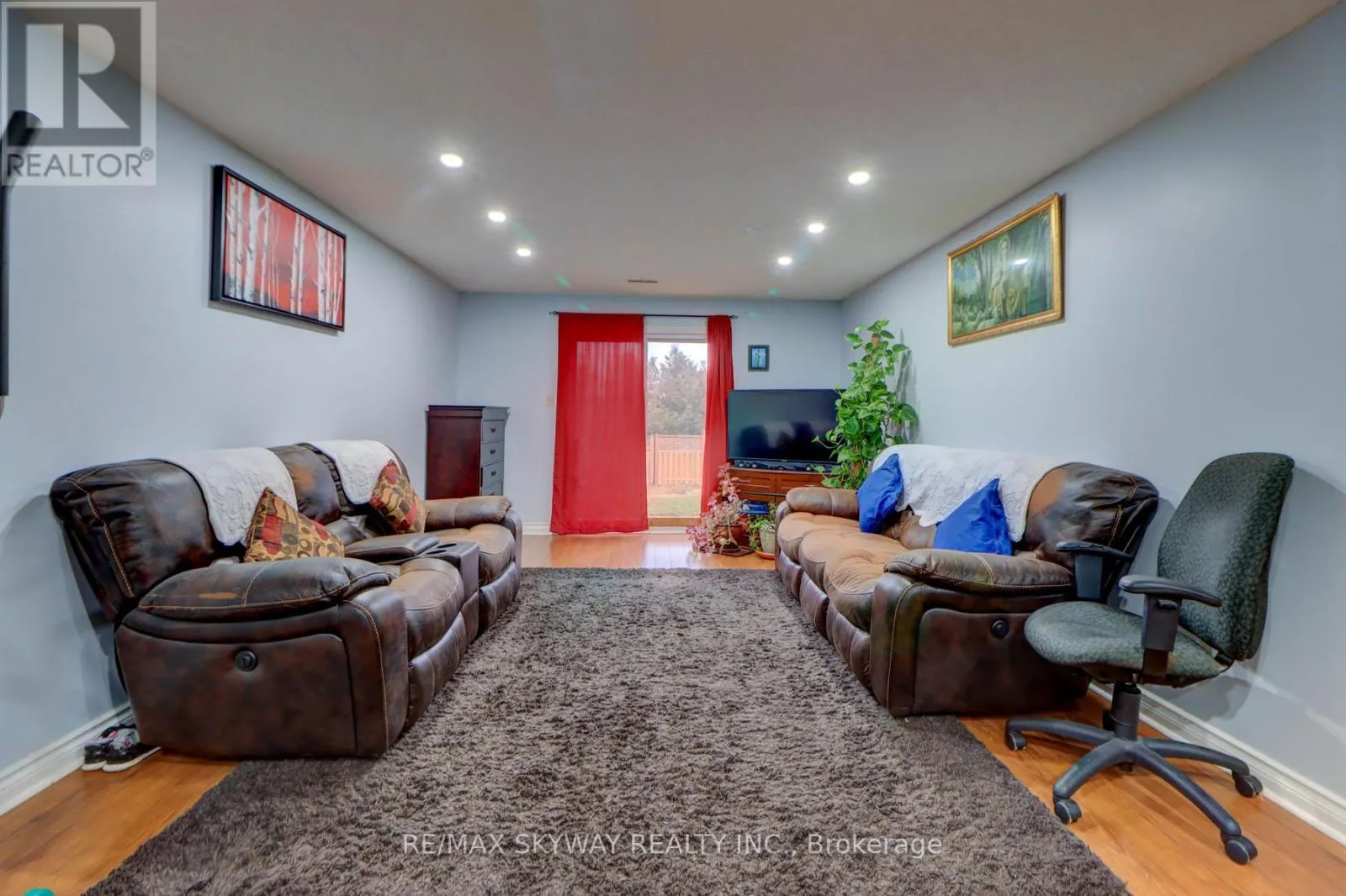 282B BROCK STREET W