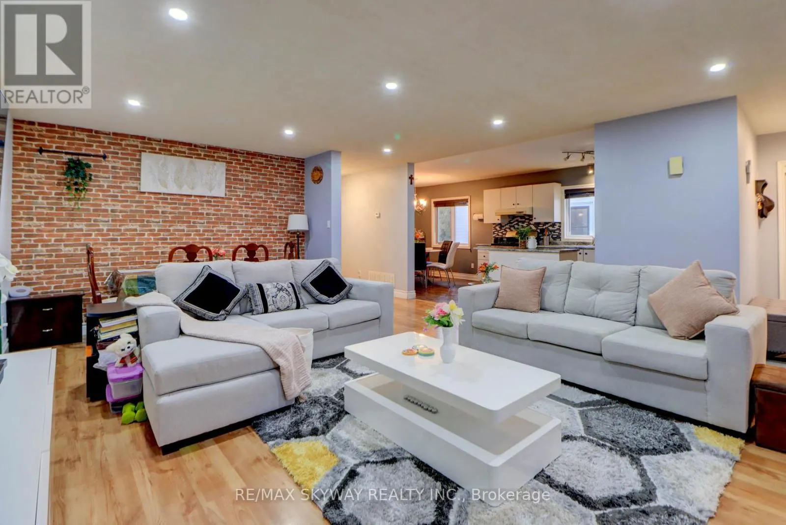 282B BROCK STREET W