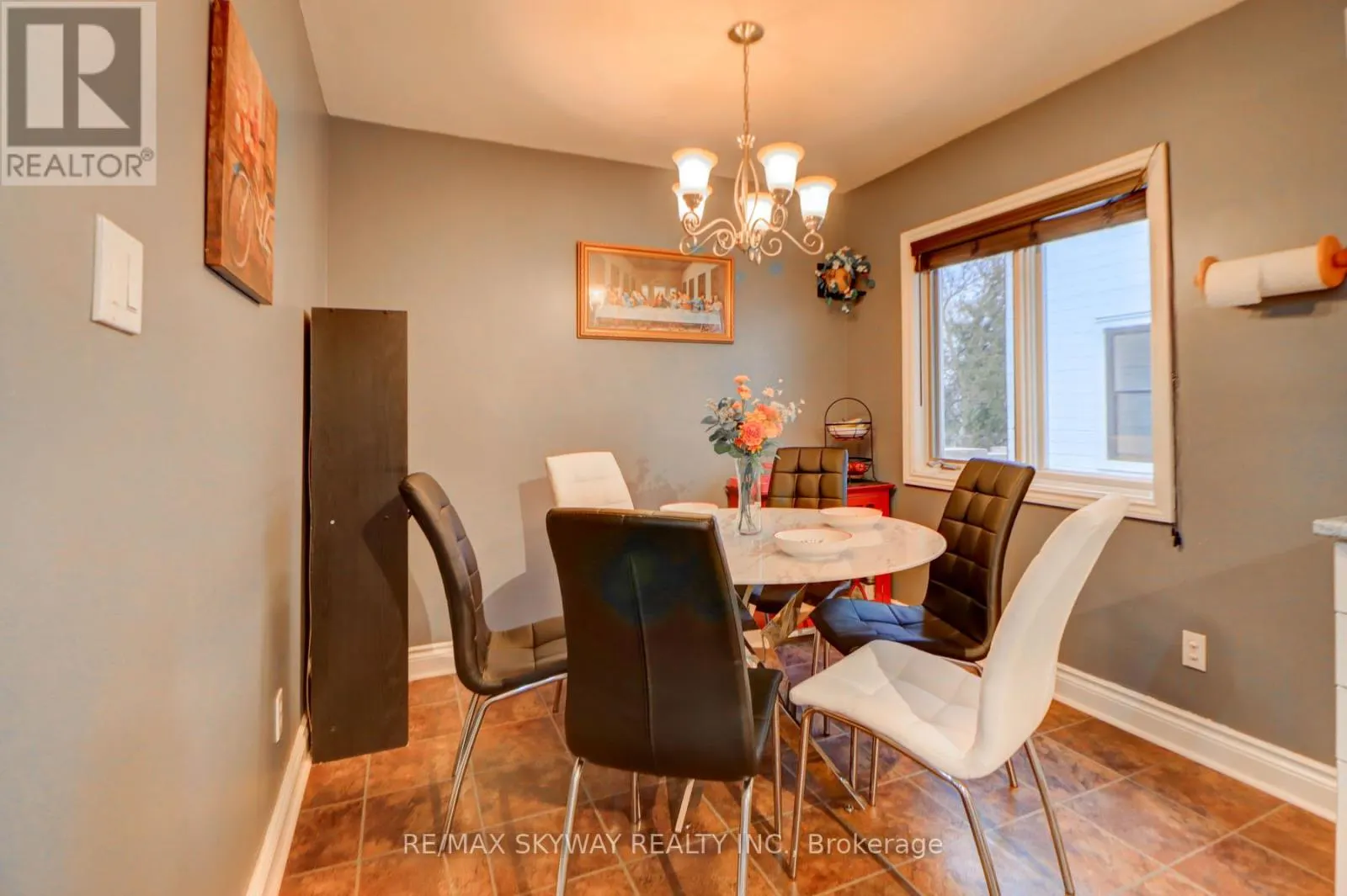 282B BROCK STREET W
