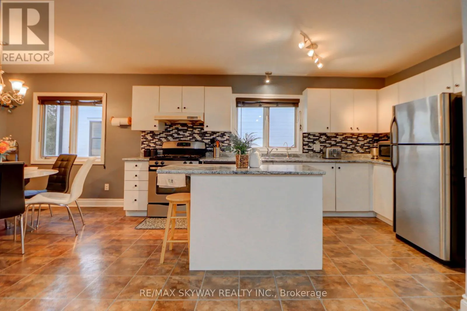 282B BROCK STREET W