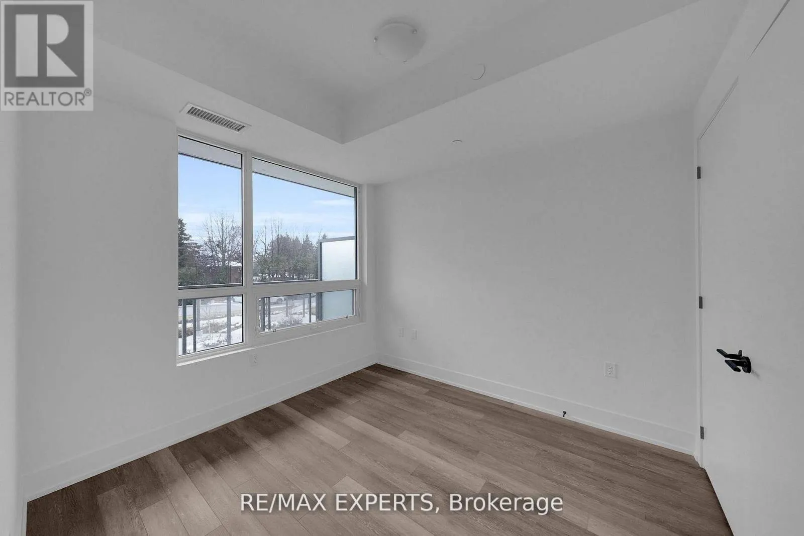 203 - 2075 KING ROAD