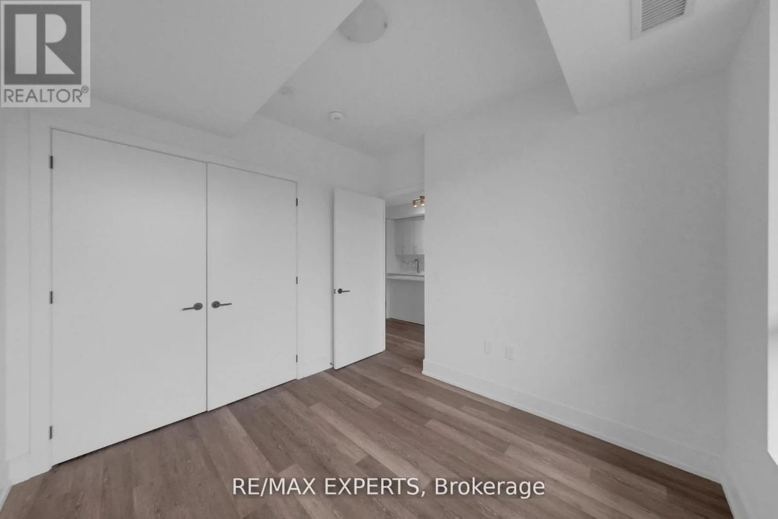 203 - 2075 KING ROAD