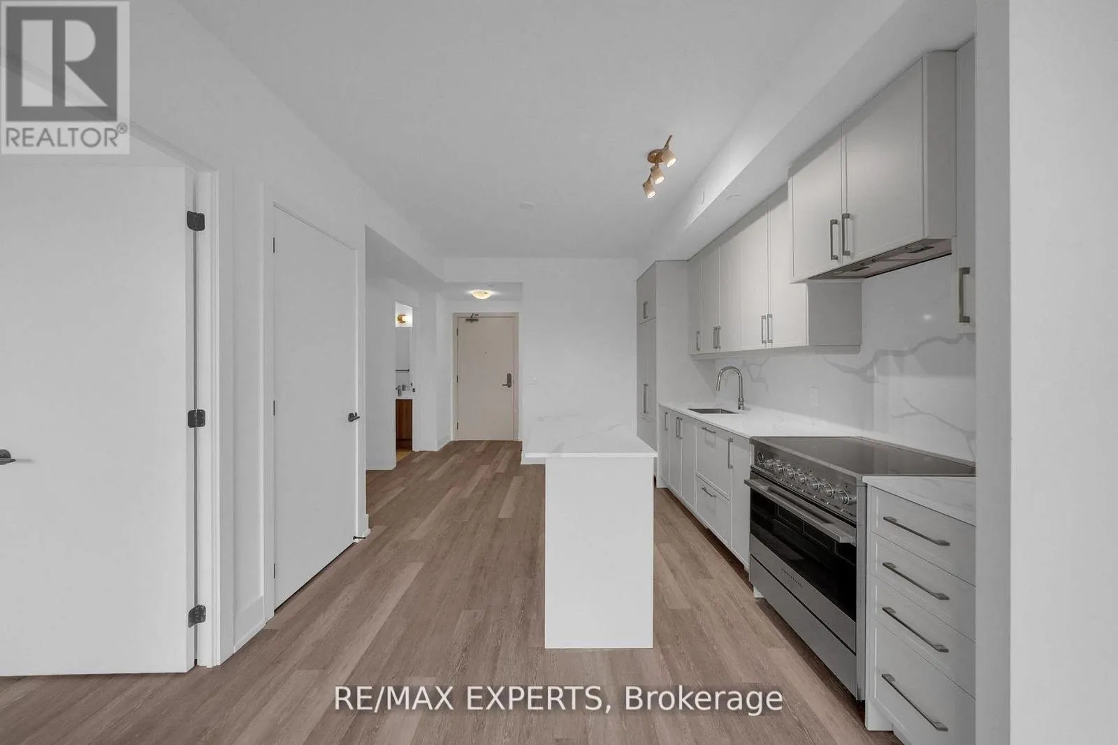 203 - 2075 KING ROAD