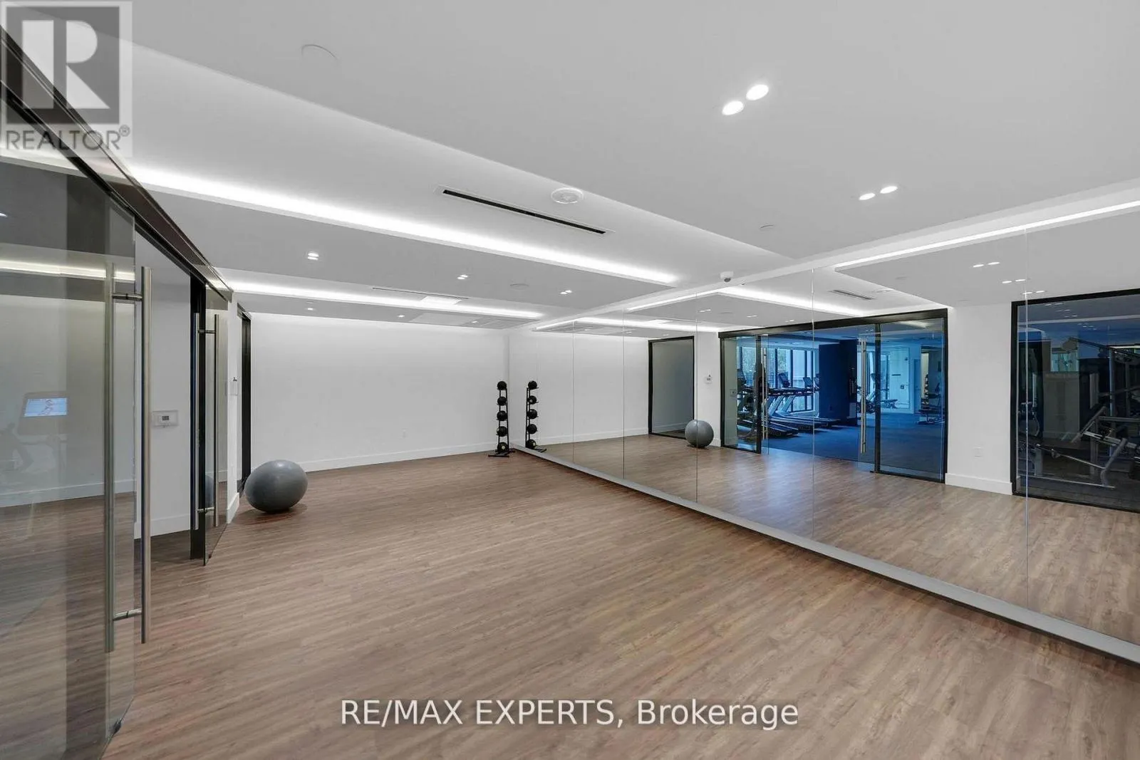203 - 2075 KING ROAD