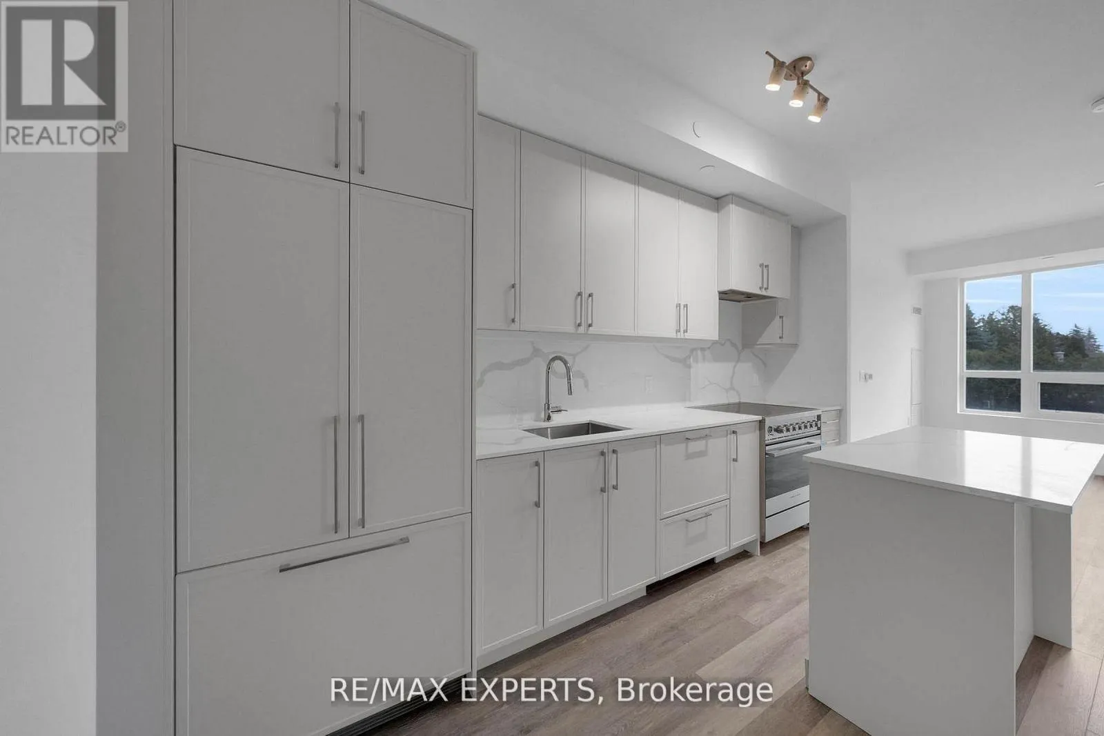 203 - 2075 KING ROAD