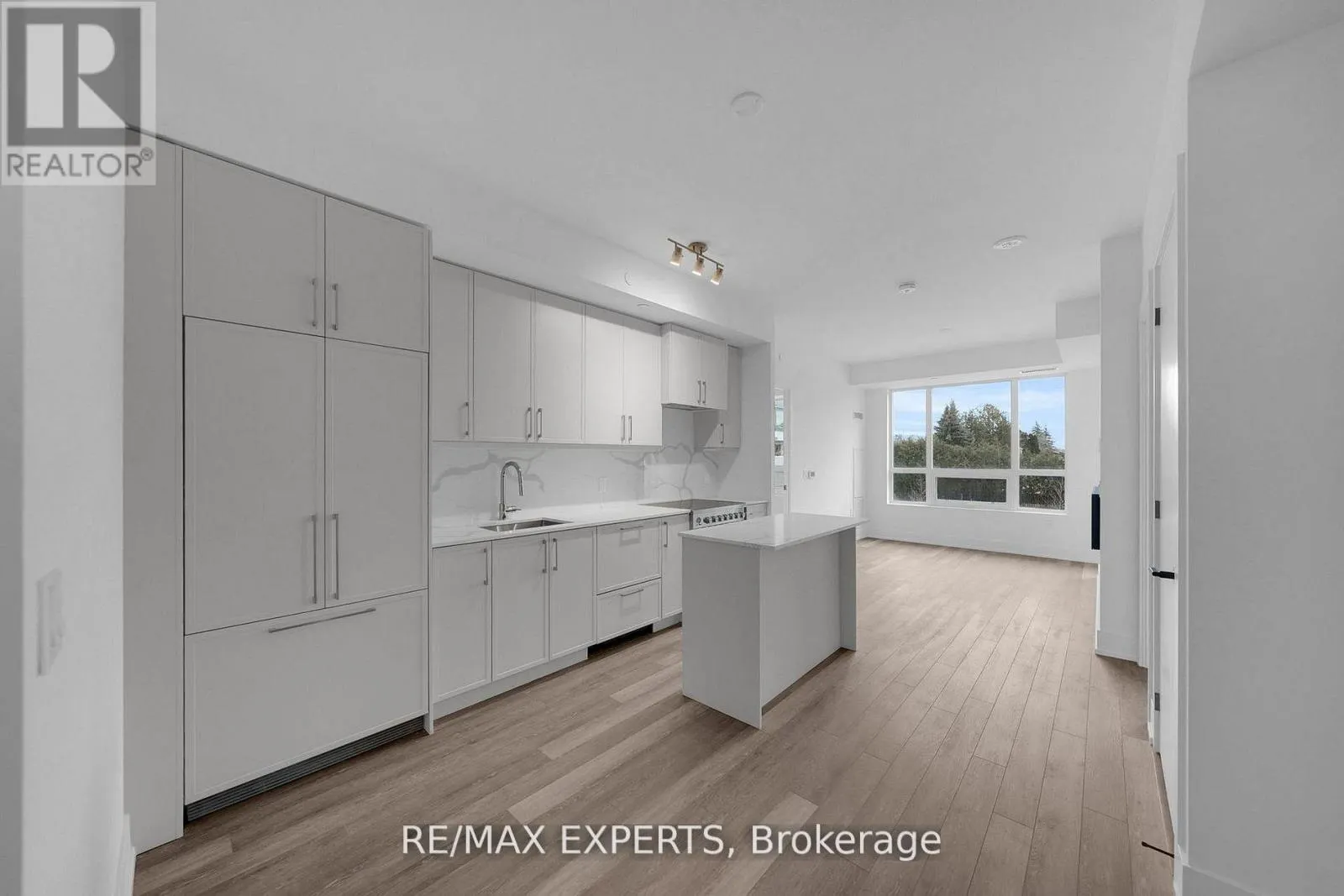 203 - 2075 KING ROAD