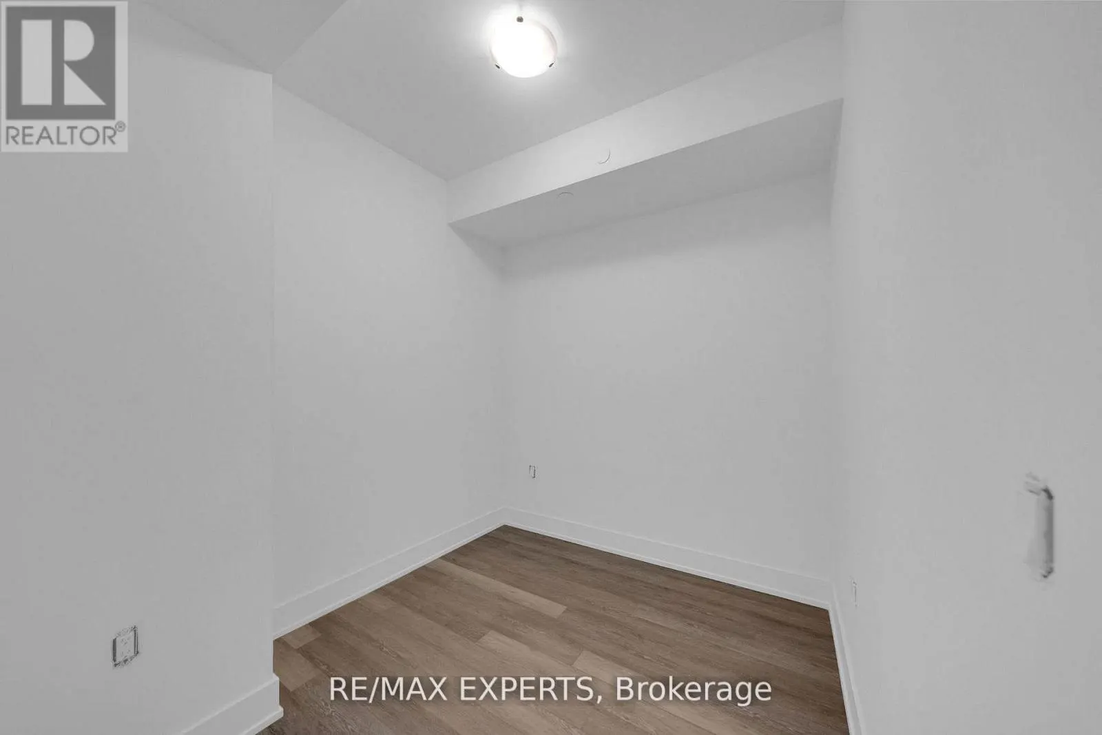 203 - 2075 KING ROAD