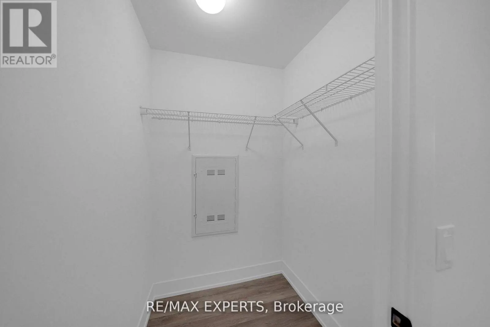 203 - 2075 KING ROAD