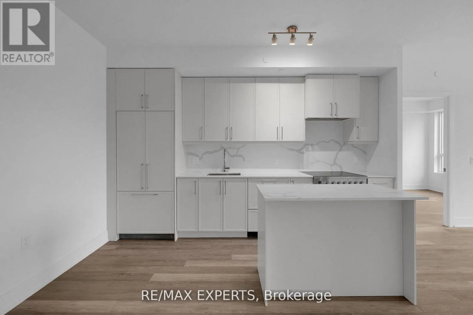 203 - 2075 KING ROAD