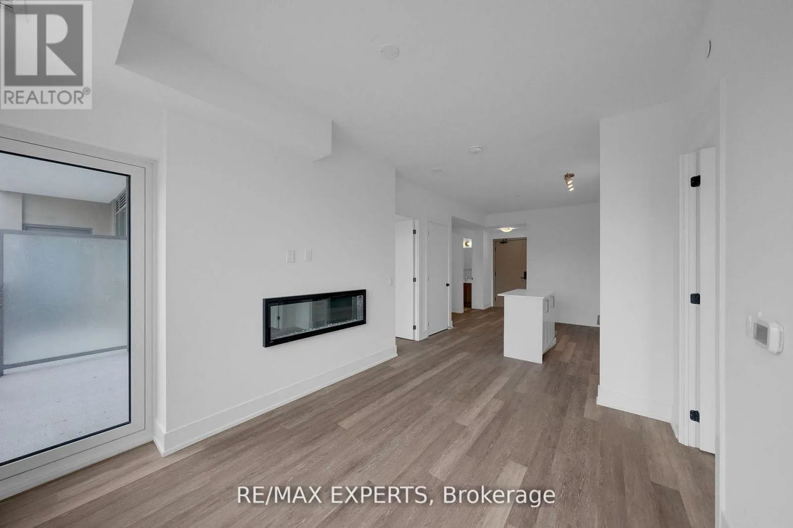 203 - 2075 KING ROAD