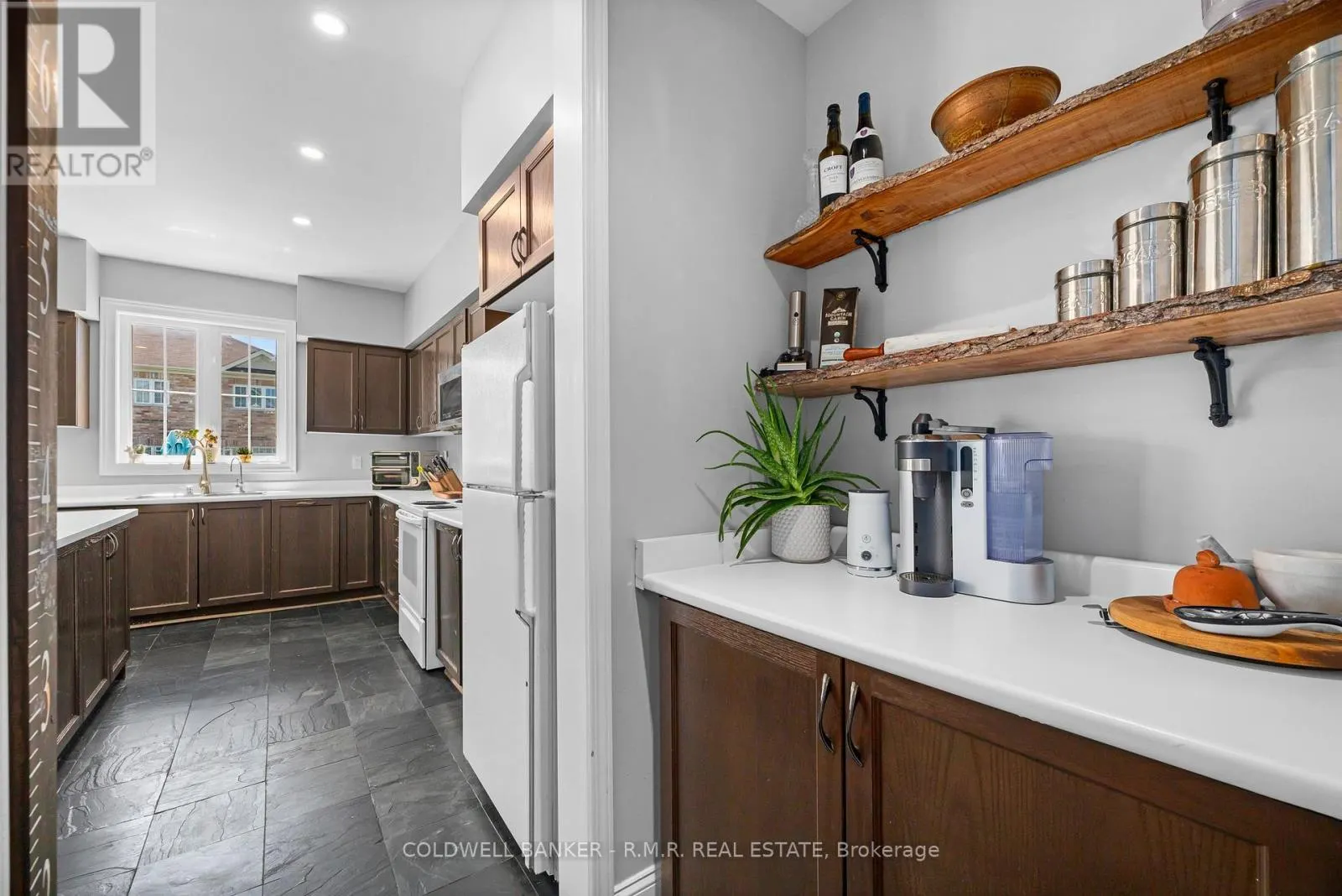 3 DON HADDEN CRESCENT