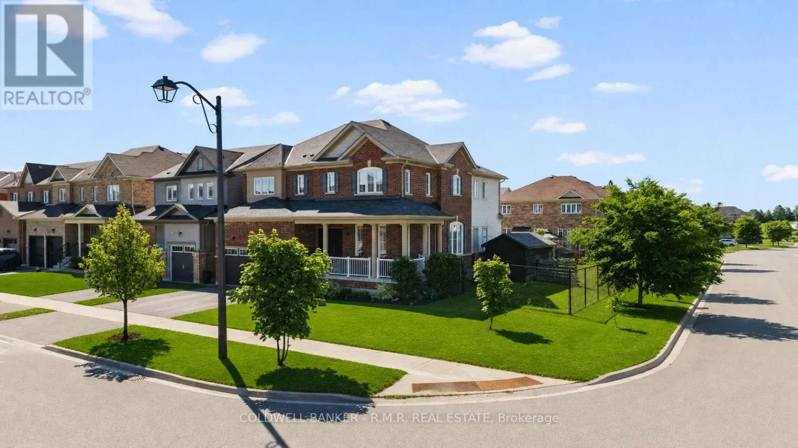 3 DON HADDEN CRESCENT