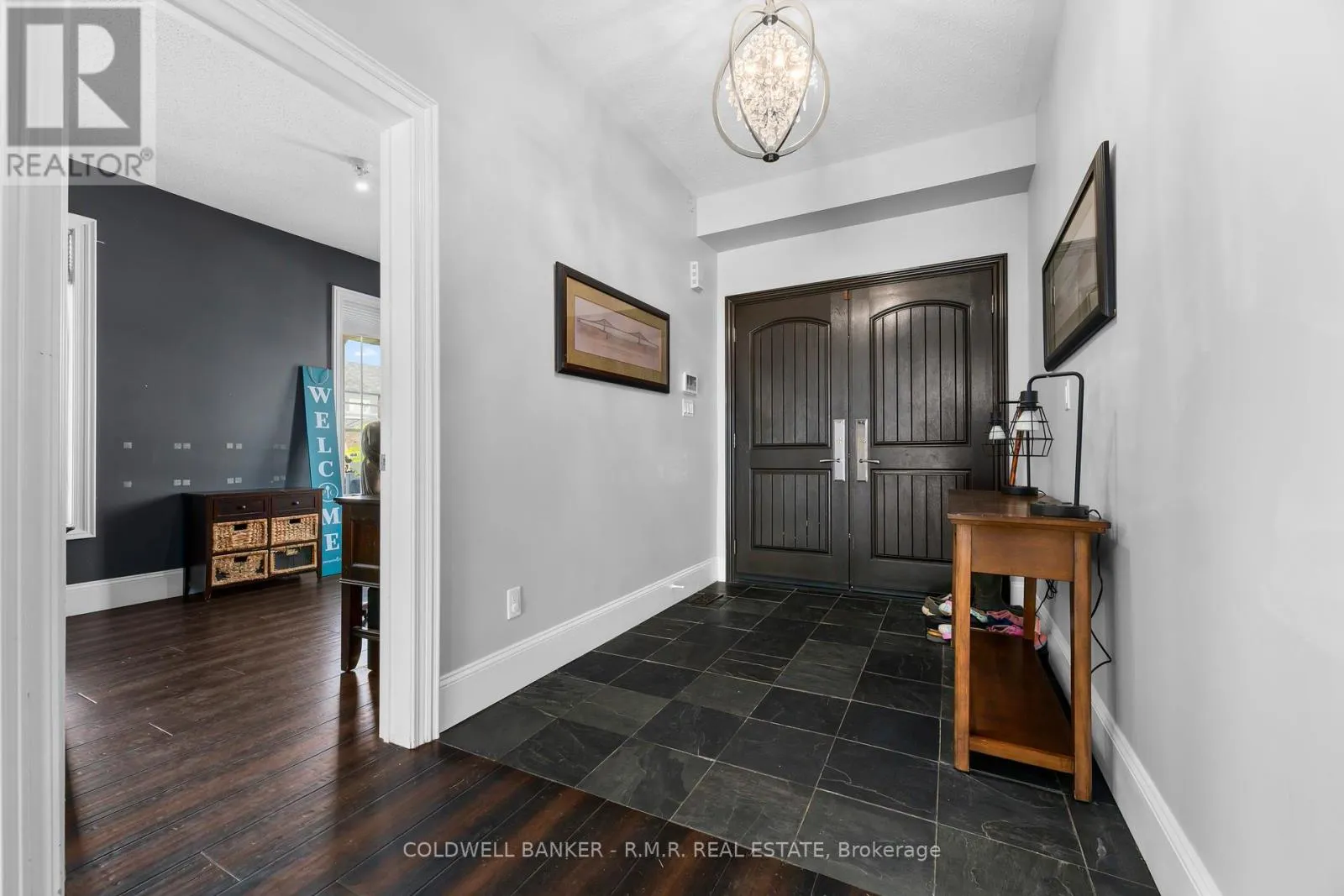 3 DON HADDEN CRESCENT