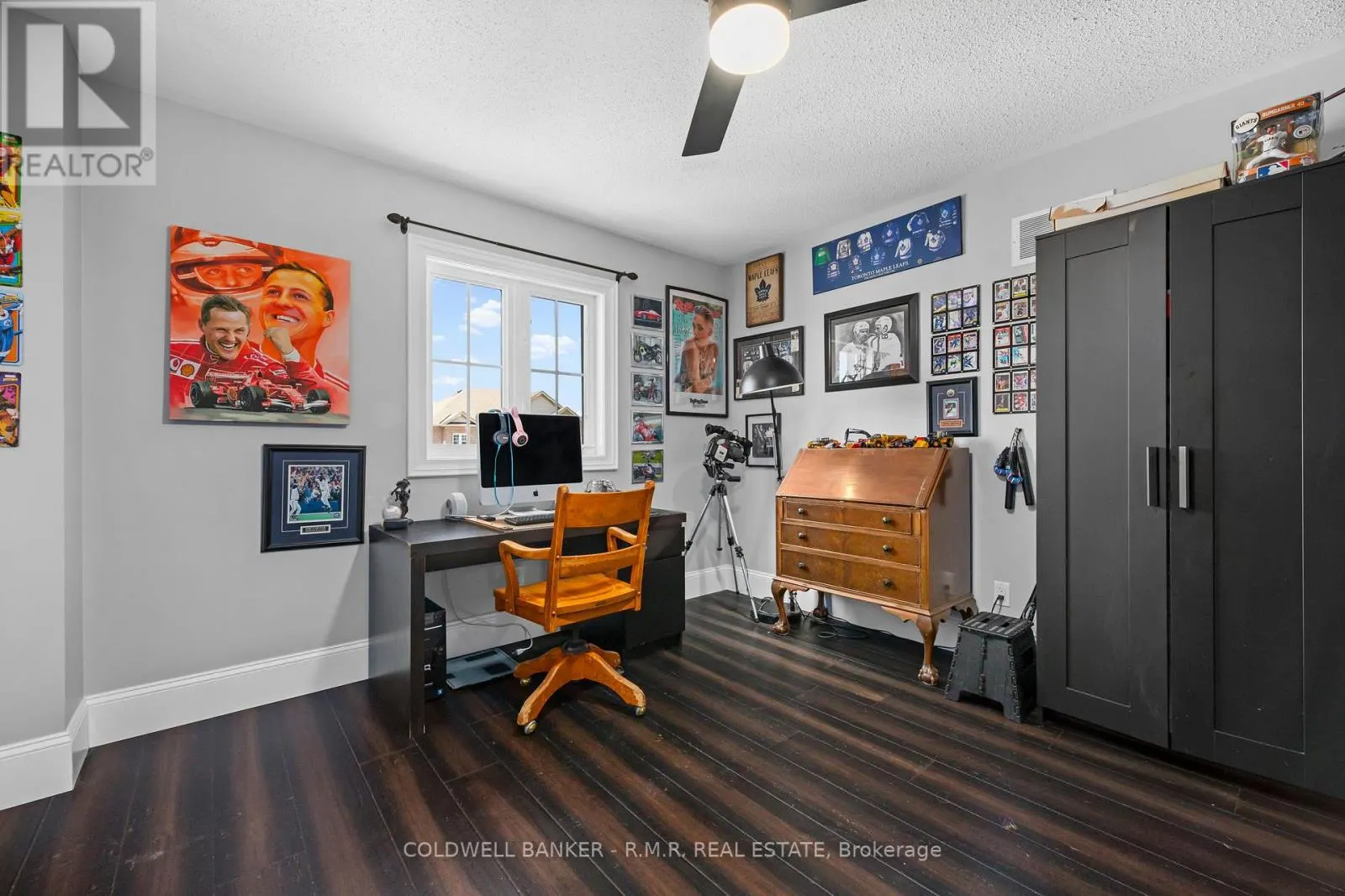 3 DON HADDEN CRESCENT