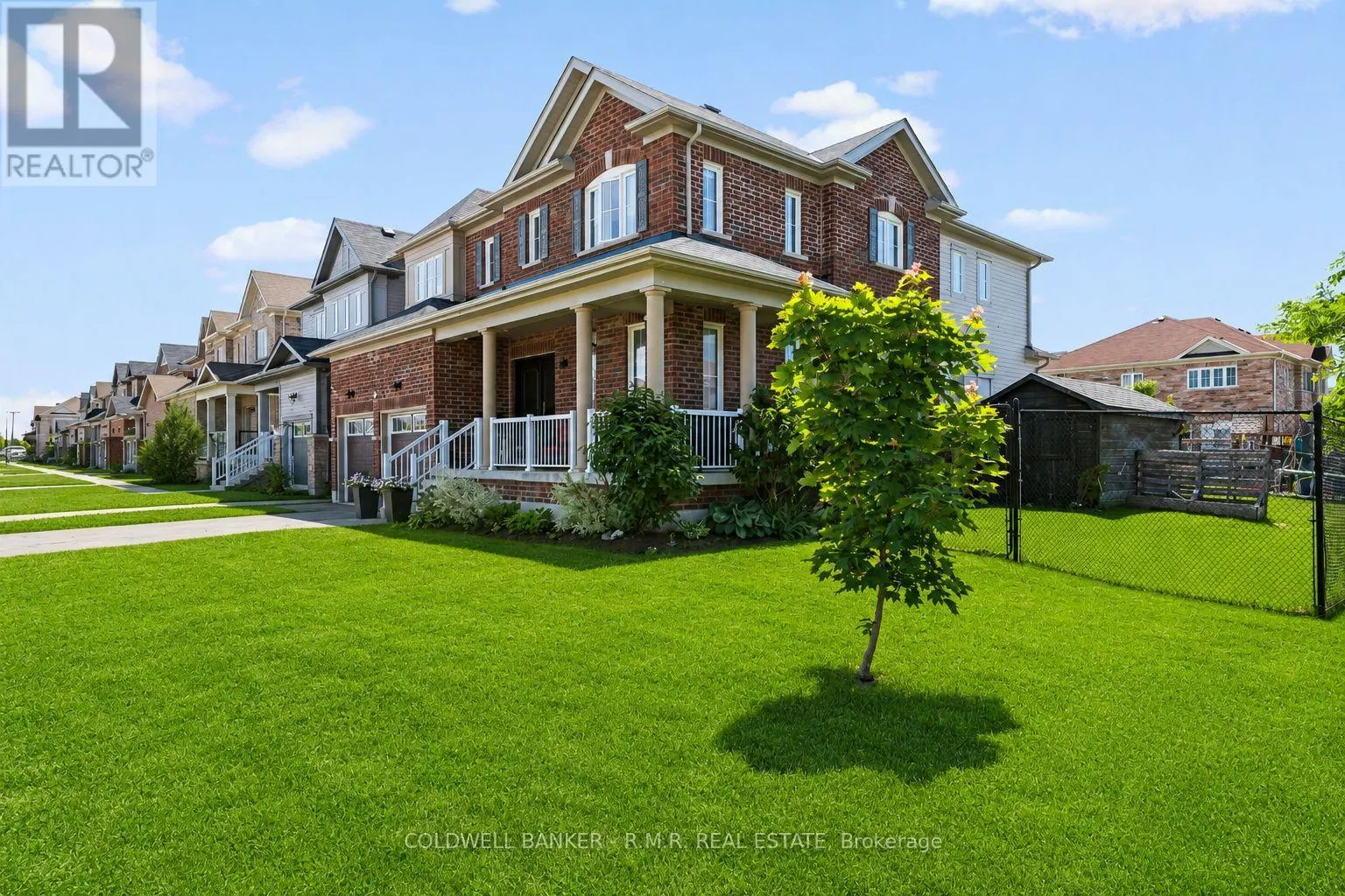 3 DON HADDEN CRESCENT