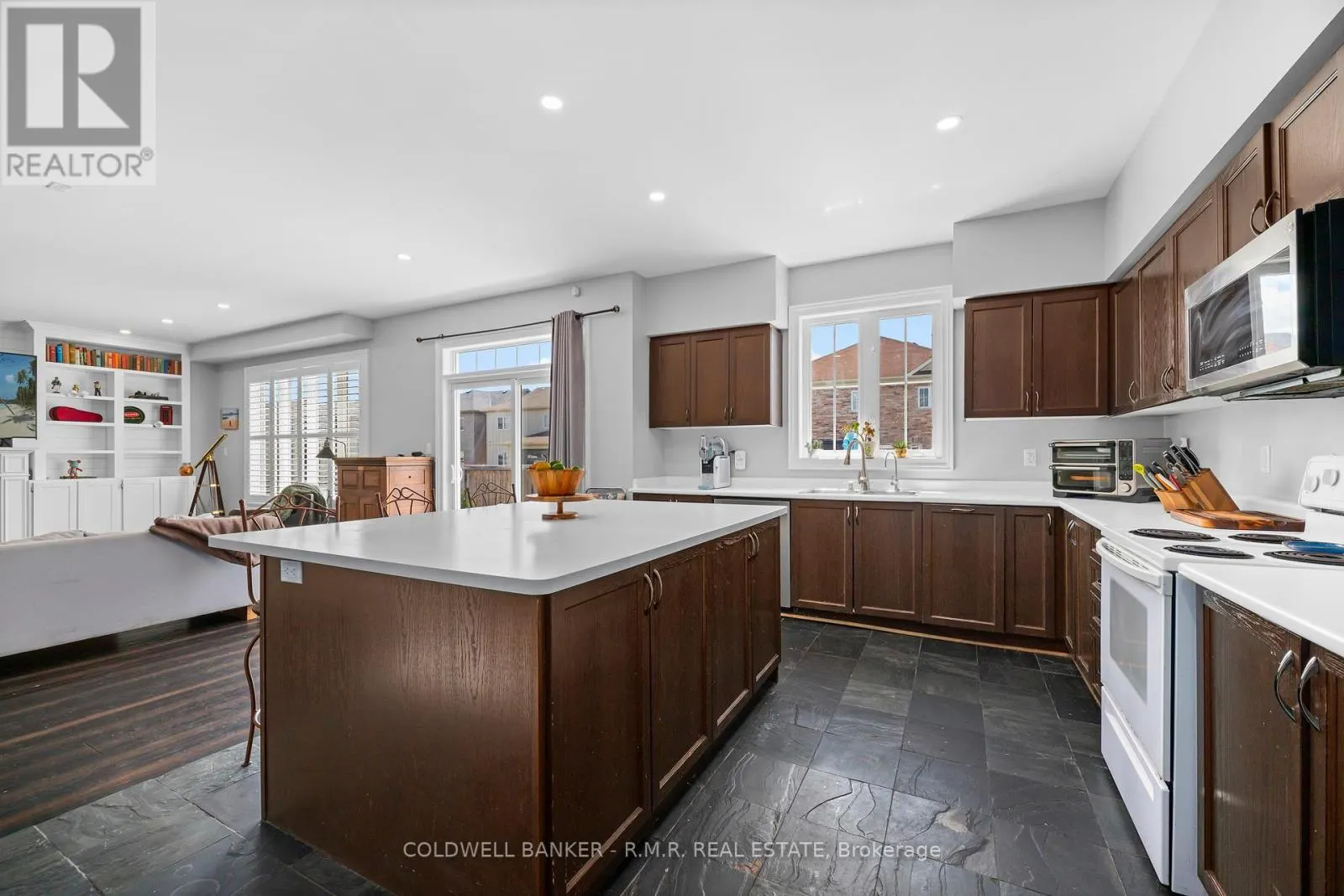 3 DON HADDEN CRESCENT