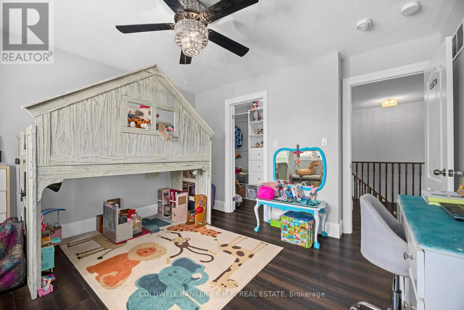 3 DON HADDEN CRESCENT