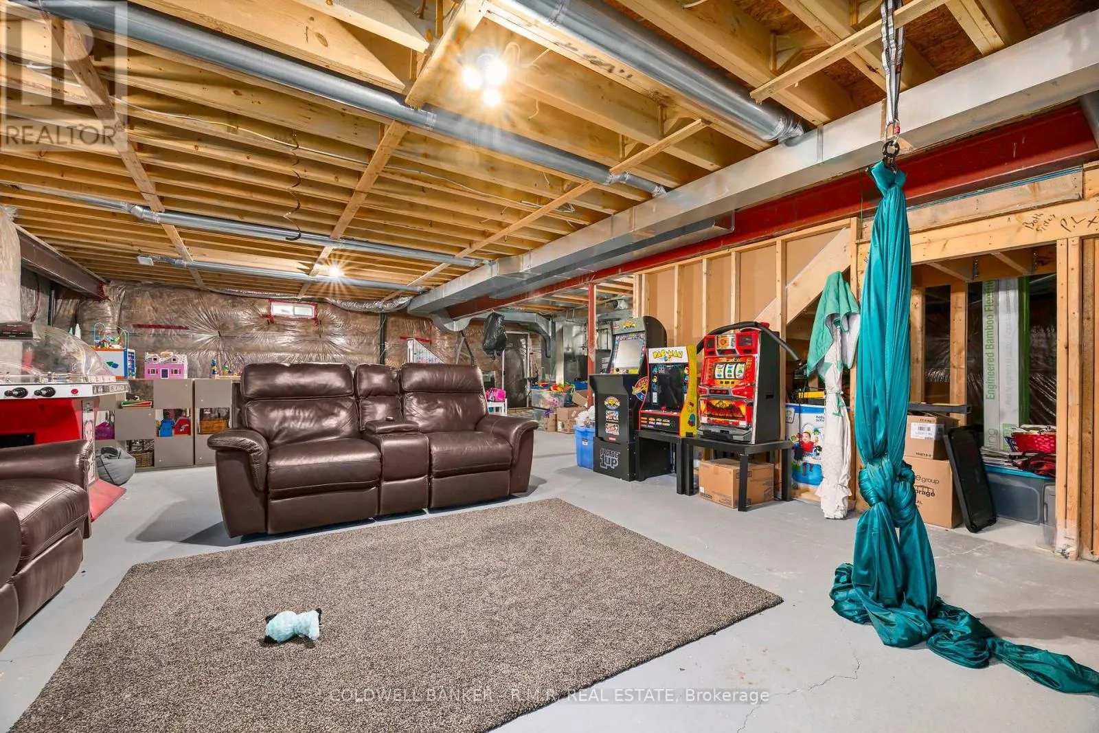3 DON HADDEN CRESCENT