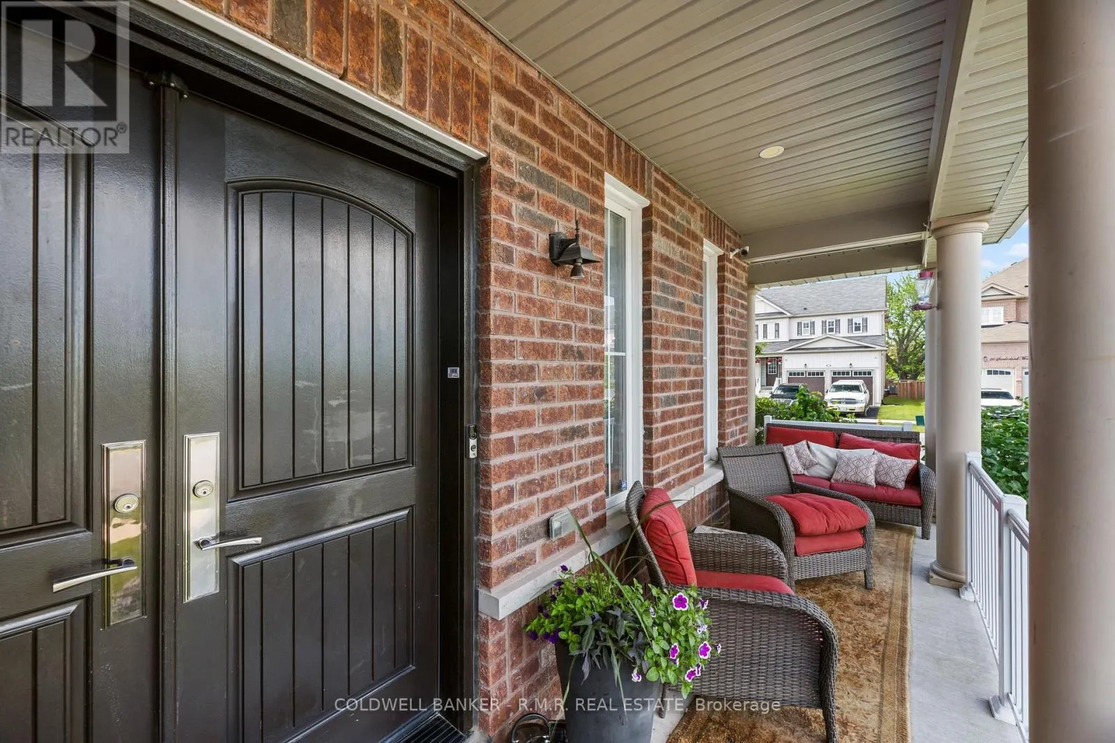 3 DON HADDEN CRESCENT