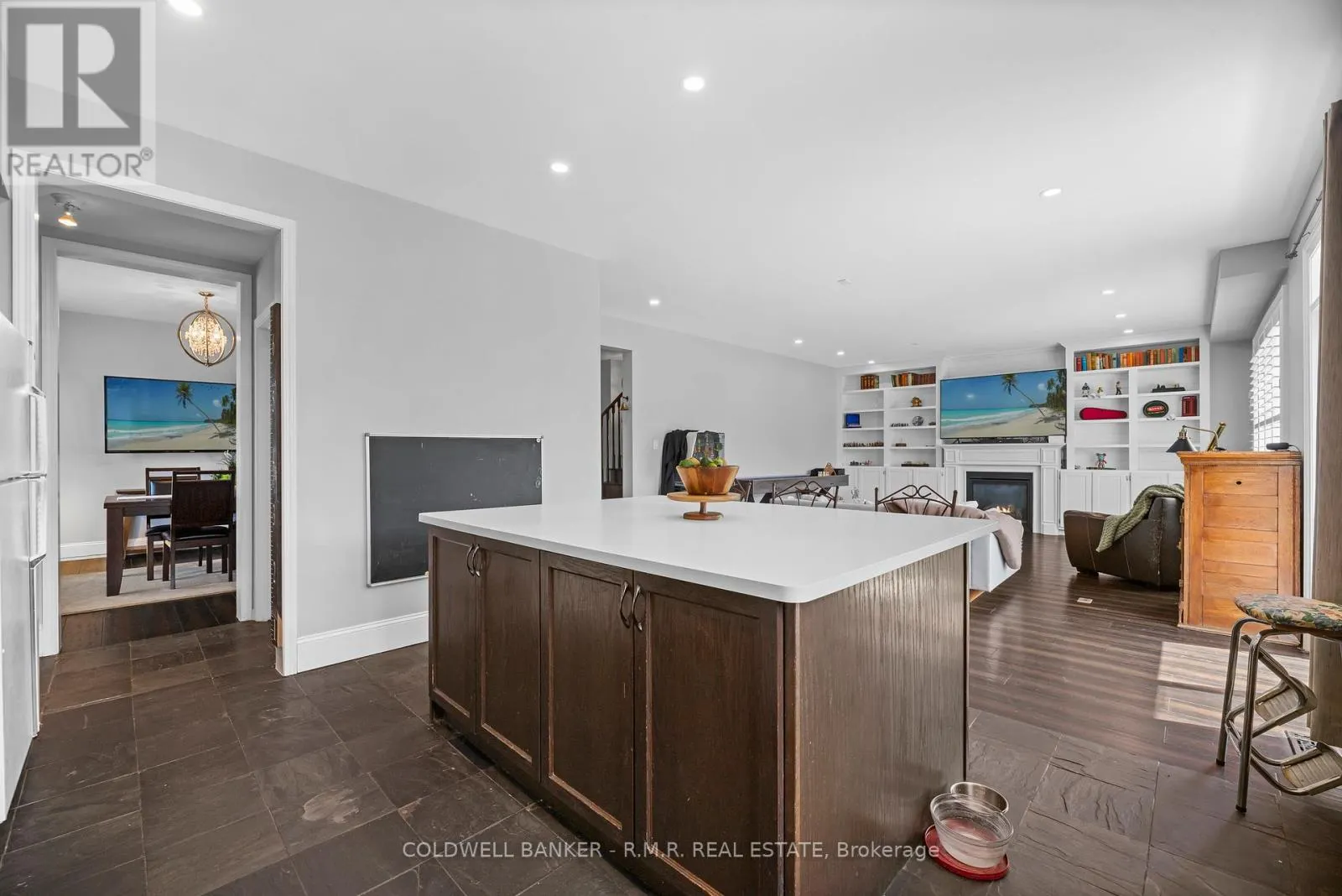 3 DON HADDEN CRESCENT