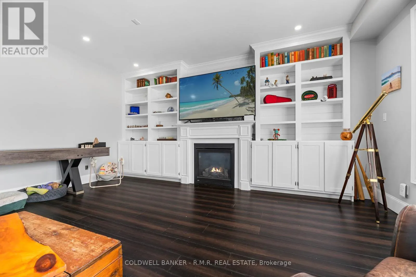 3 DON HADDEN CRESCENT