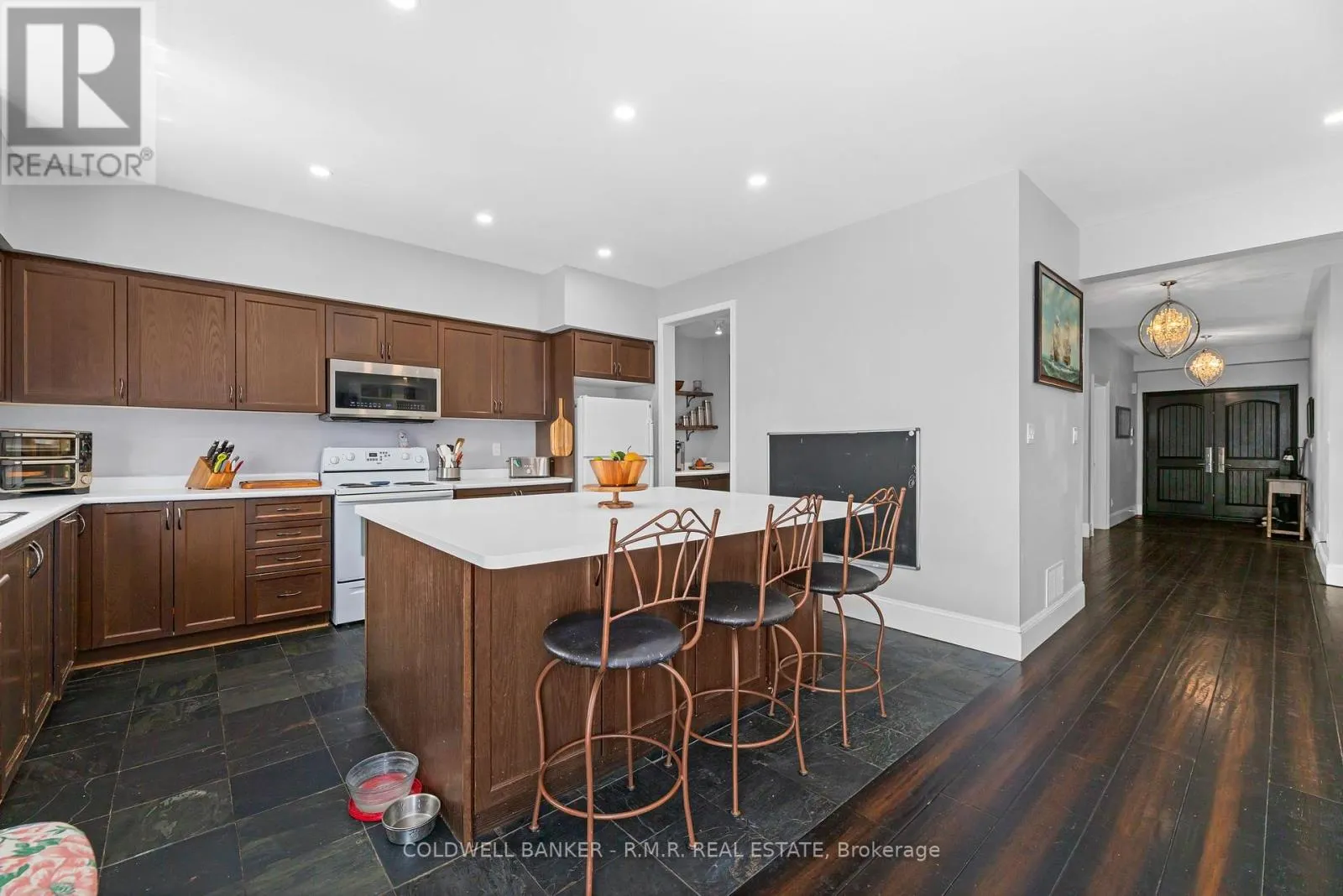 3 DON HADDEN CRESCENT